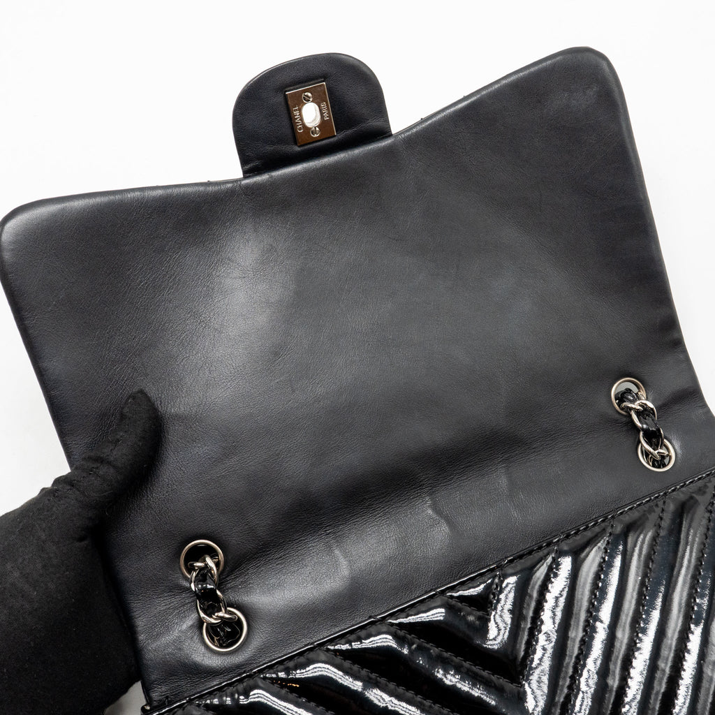chanel-chevron-jumbo-single-flap-bag-patent-black-shw