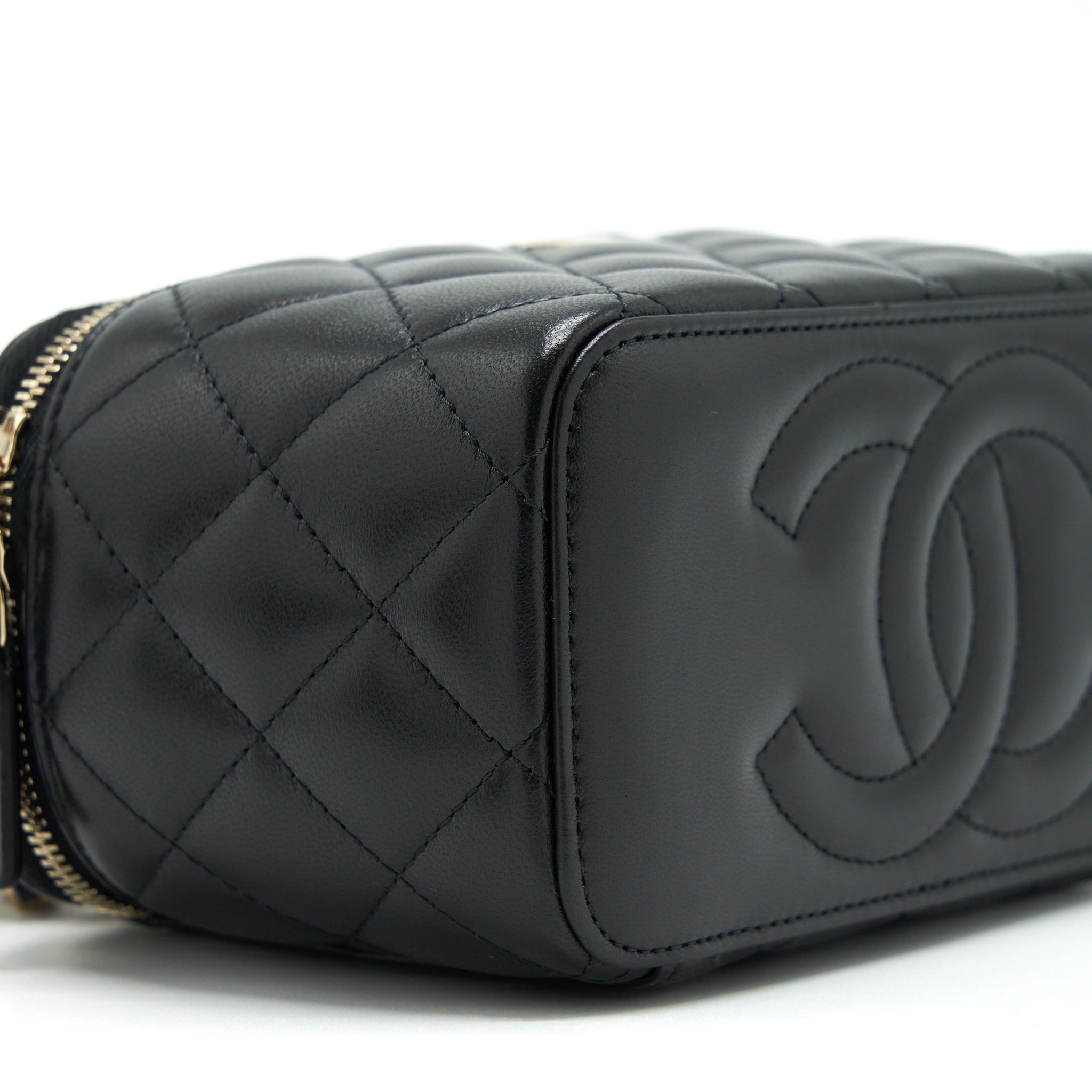chanel-22a-top-handle-long-vanity-with-chain-lambskin-black-lghw-2