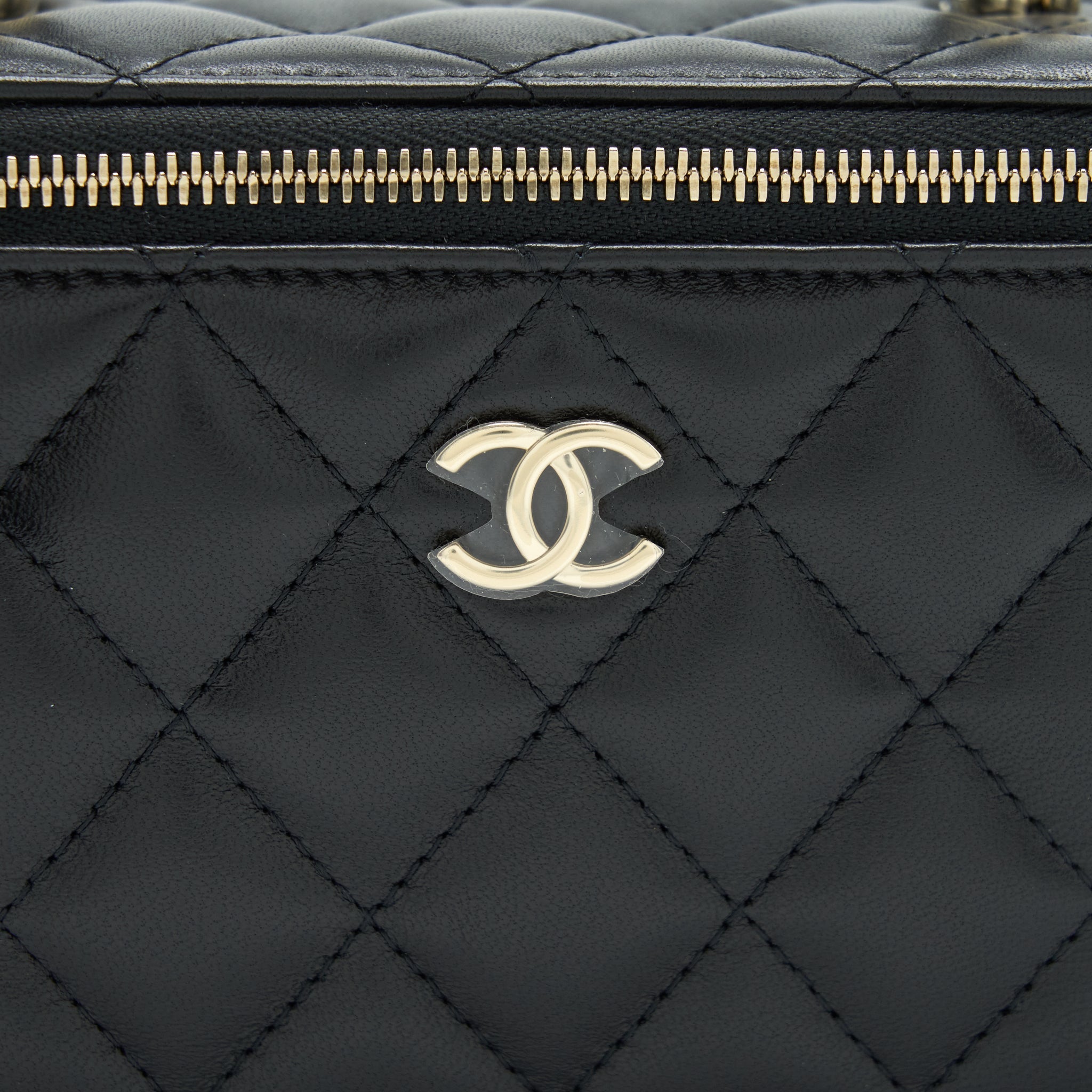 chanel-22a-top-handle-long-vanity-with-chain-lambskin-black-lghw-2