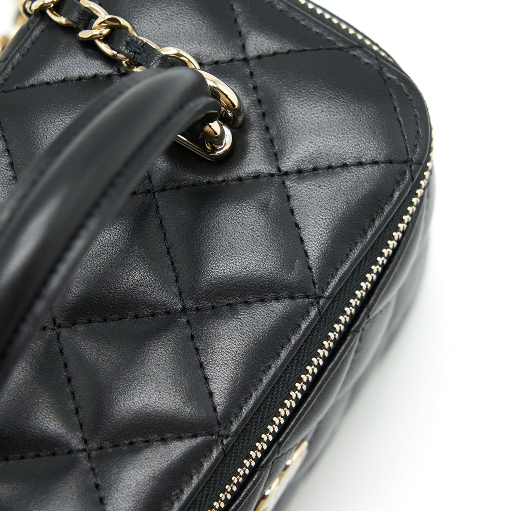 chanel-22a-top-handle-long-vanity-with-chain-lambskin-black-lghw-2