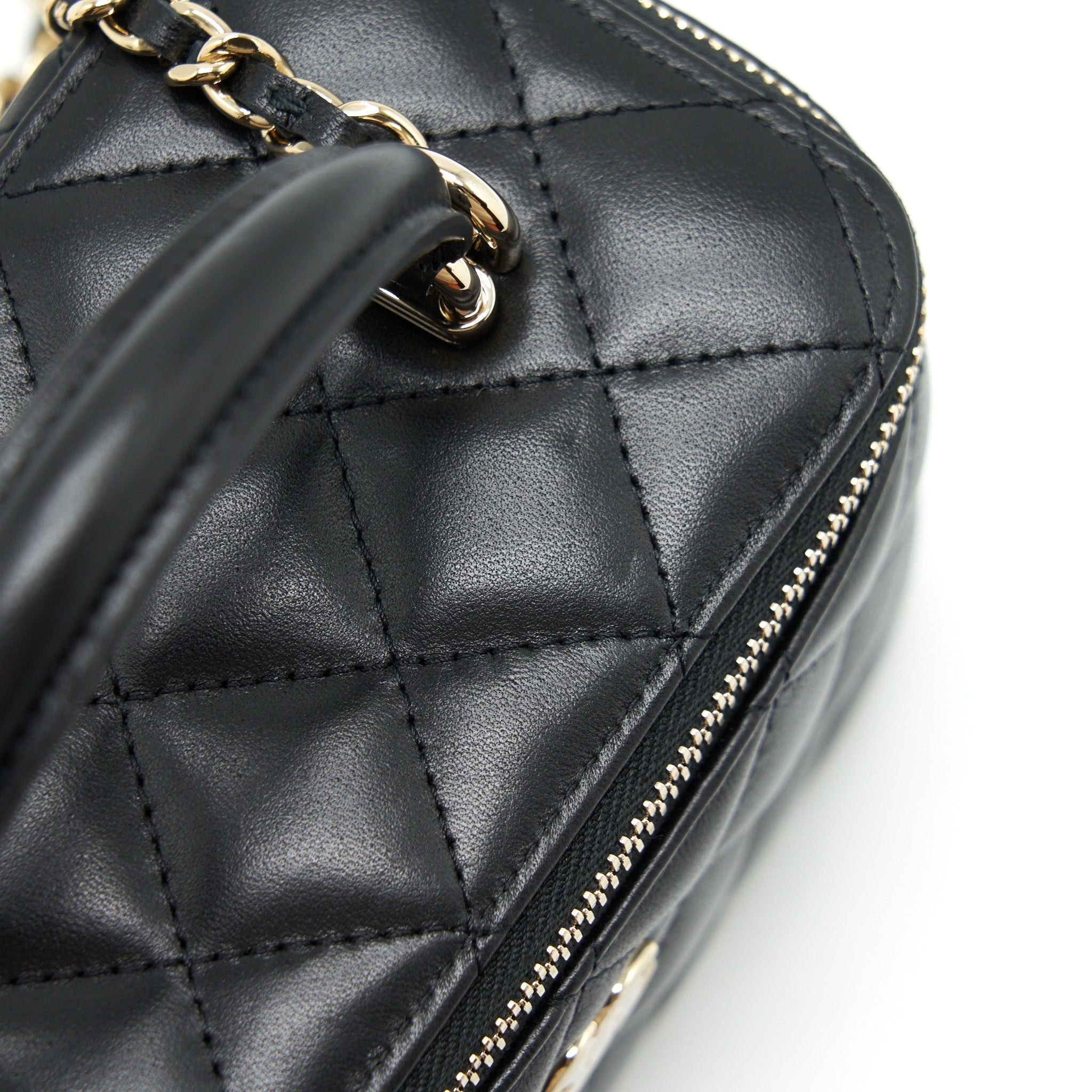 chanel-22a-top-handle-long-vanity-with-chain-lambskin-black-lghw-2