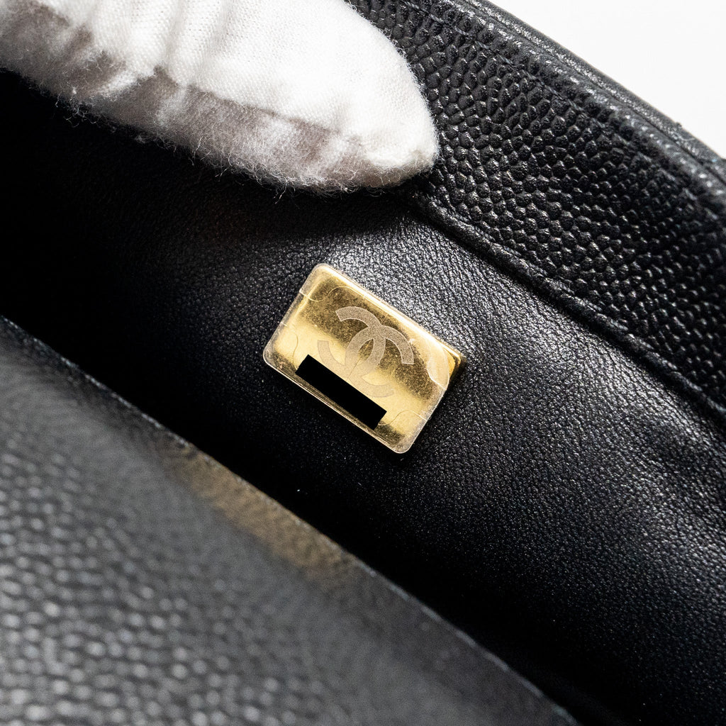 chanel-23p-coco-love-flap-bag-caviar-black-ghwmicrochip-3