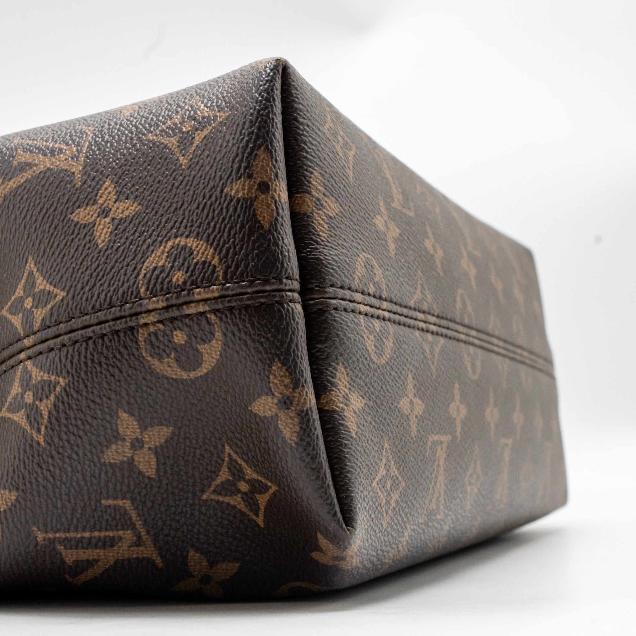 louis-vuitton-coussin-pm-lambskin-black-ghw-copy-1
