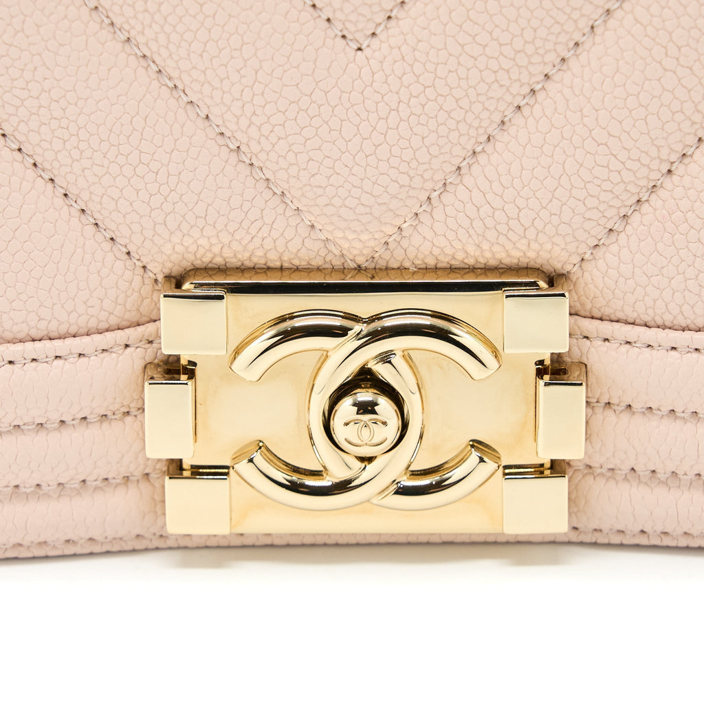 chanel-medium-boy-bag-chevron-caviar-light-pink-lghw