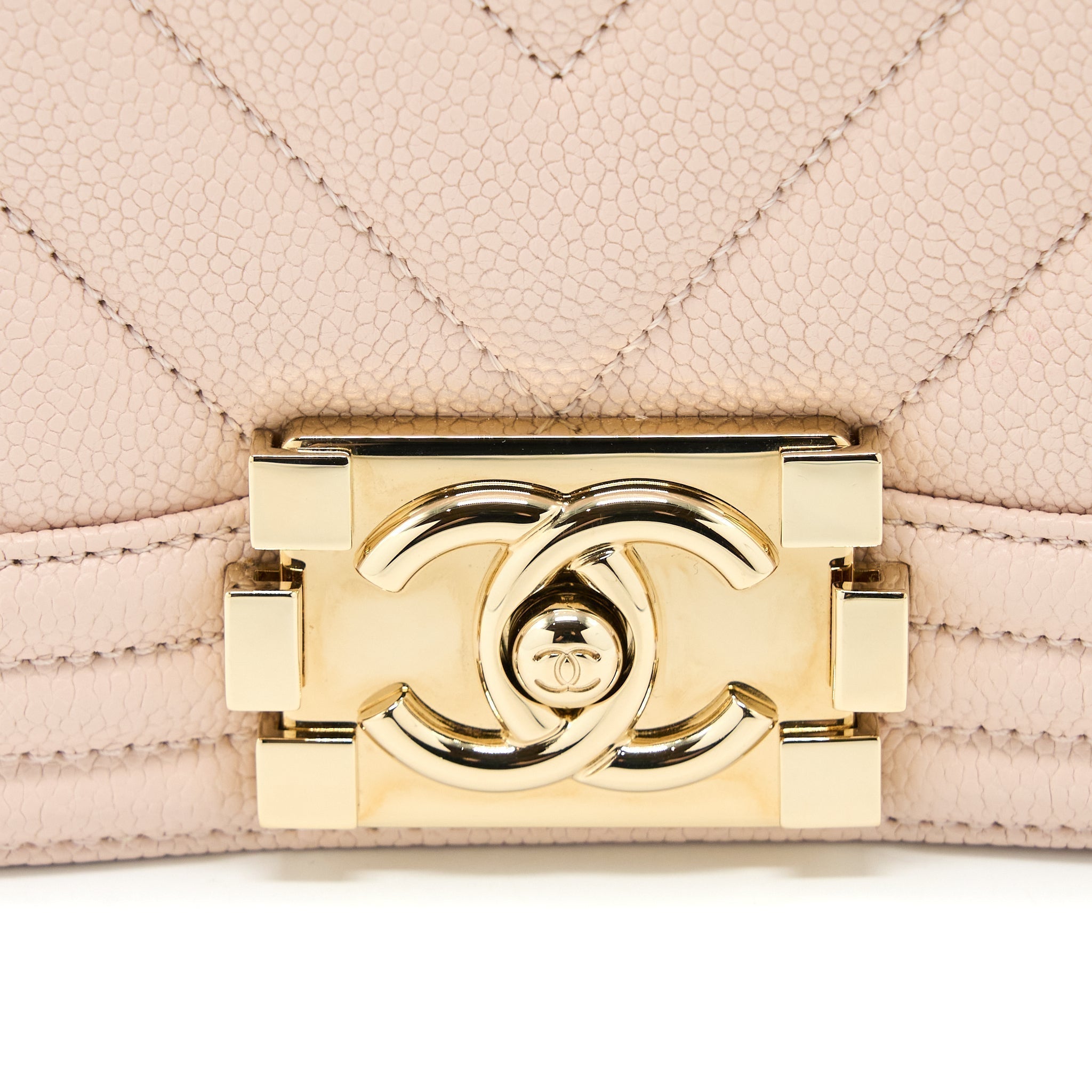 chanel-medium-boy-bag-chevron-caviar-light-pink-lghw