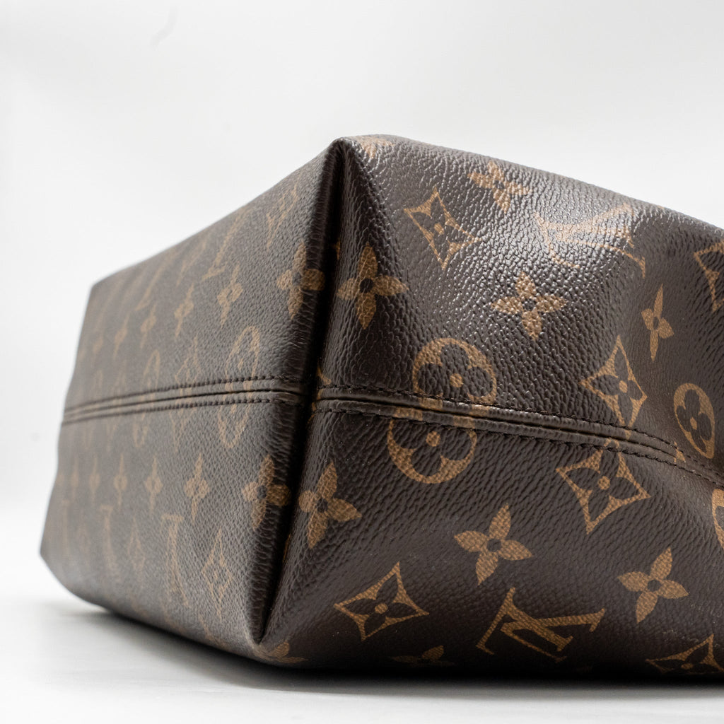 louis-vuitton-coussin-pm-lambskin-black-ghw-copy-1