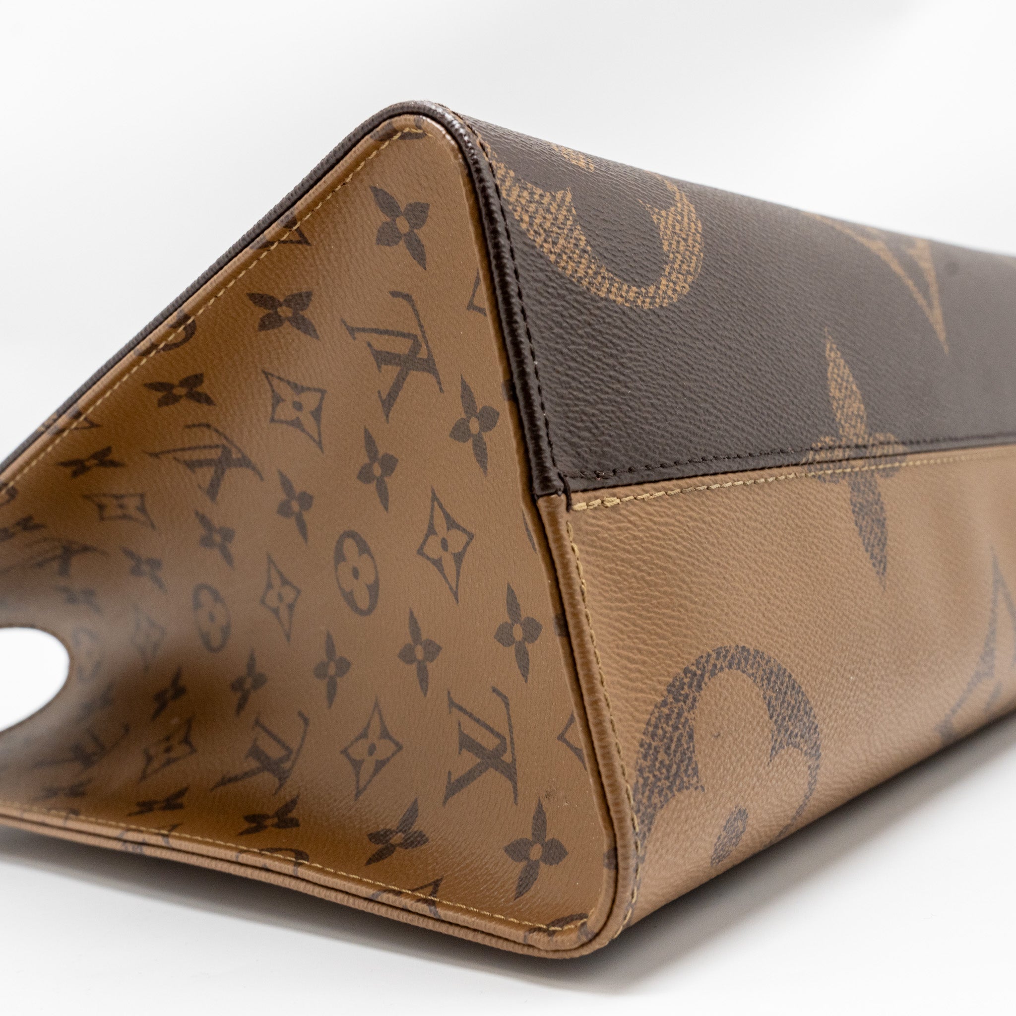 louis-vuitton-onthego-mm-monogram-canvas-ghw-9