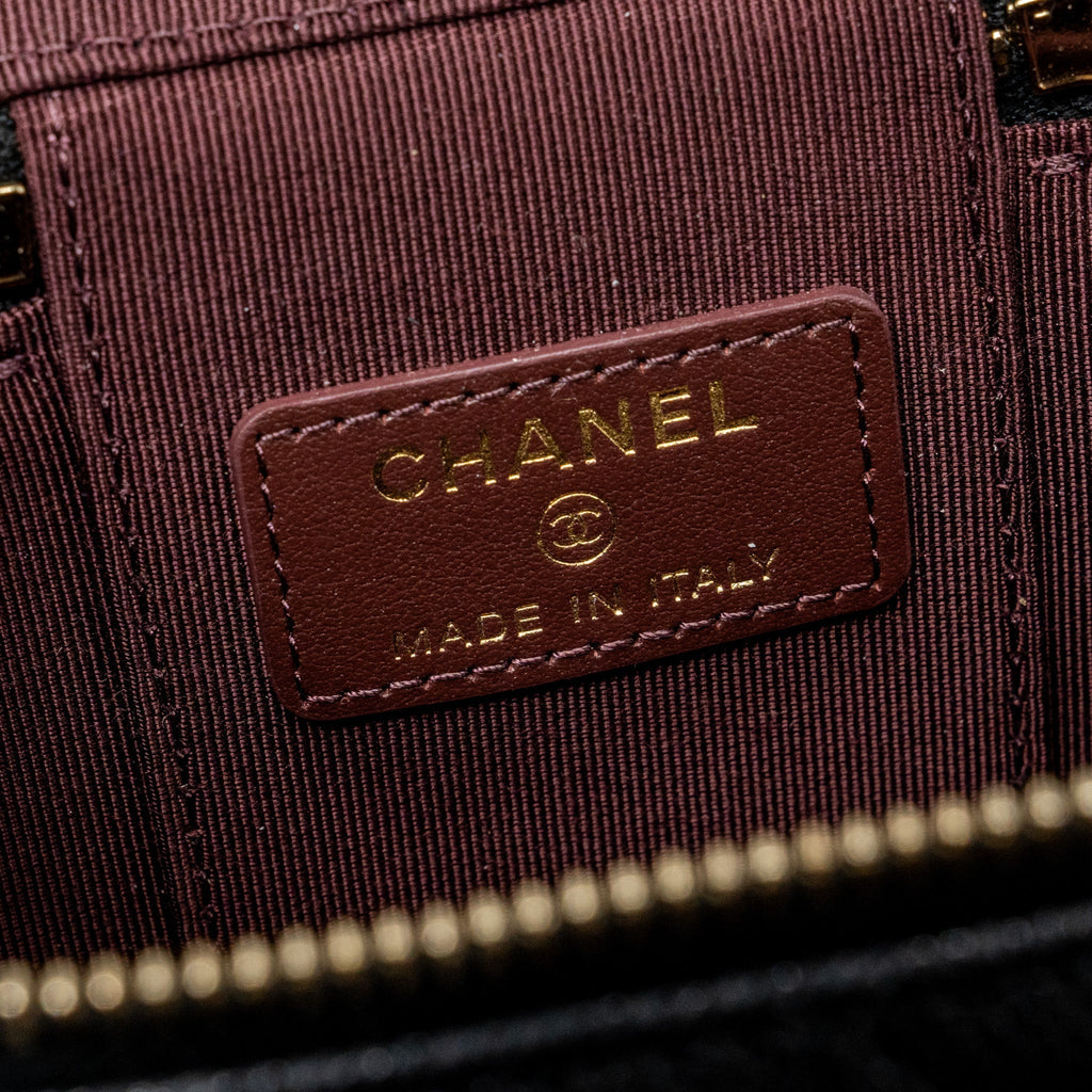 chanel-mini-vanity-case-caviar-black-lghw-1