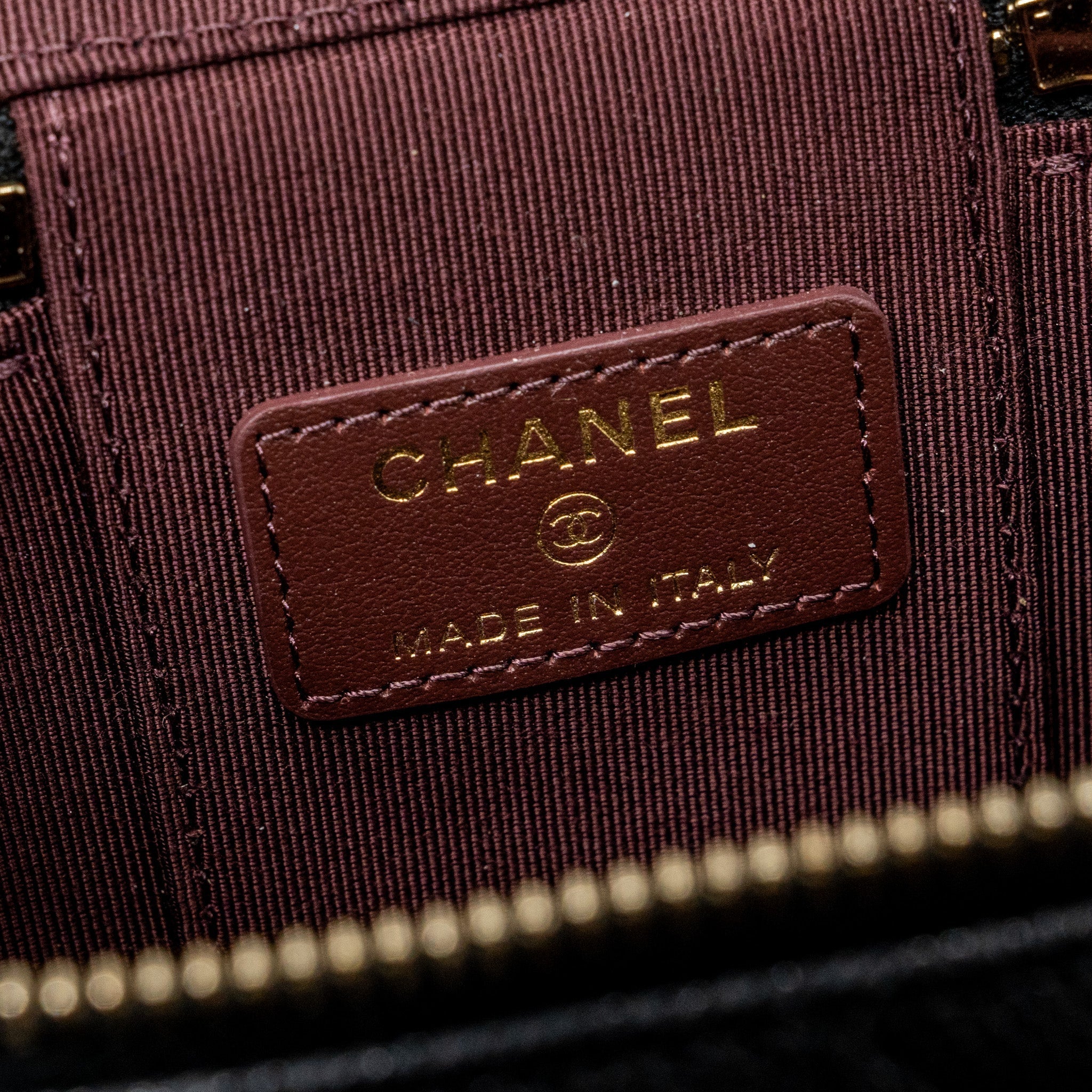 chanel-mini-vanity-case-caviar-black-lghw-1