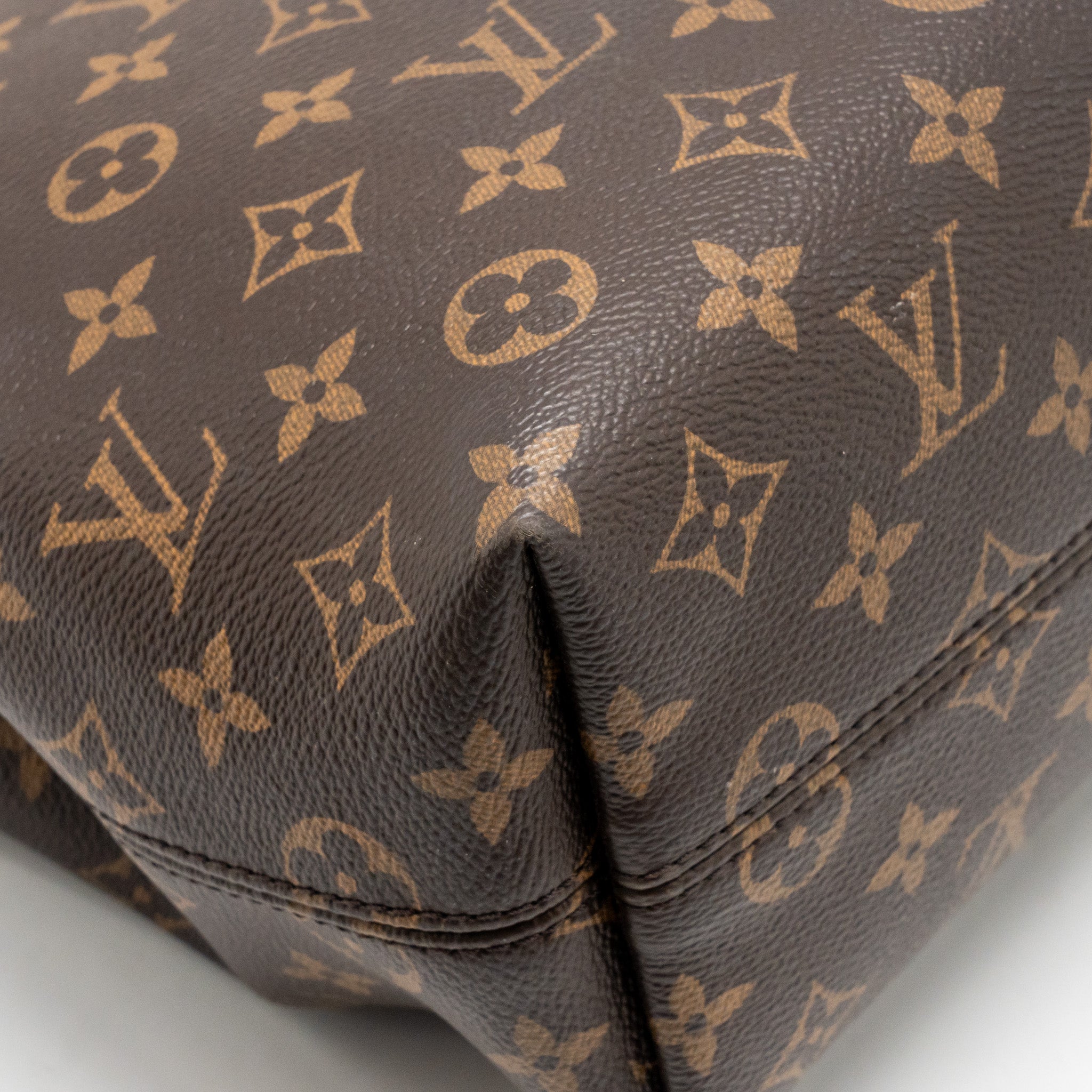 louis-vuitton-coussin-pm-lambskin-black-ghw-copy-1