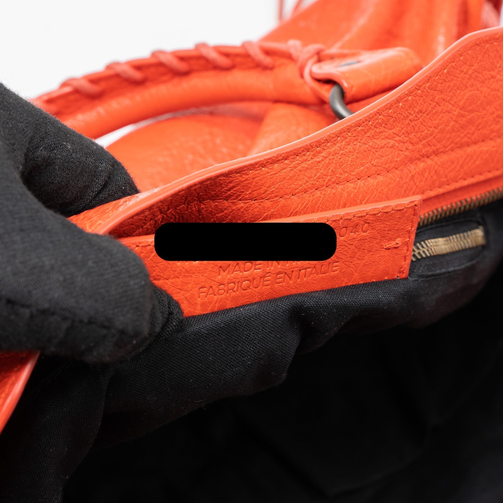 balenciaga-classic-city-bag-nappa-tomato-red-black-hardware
