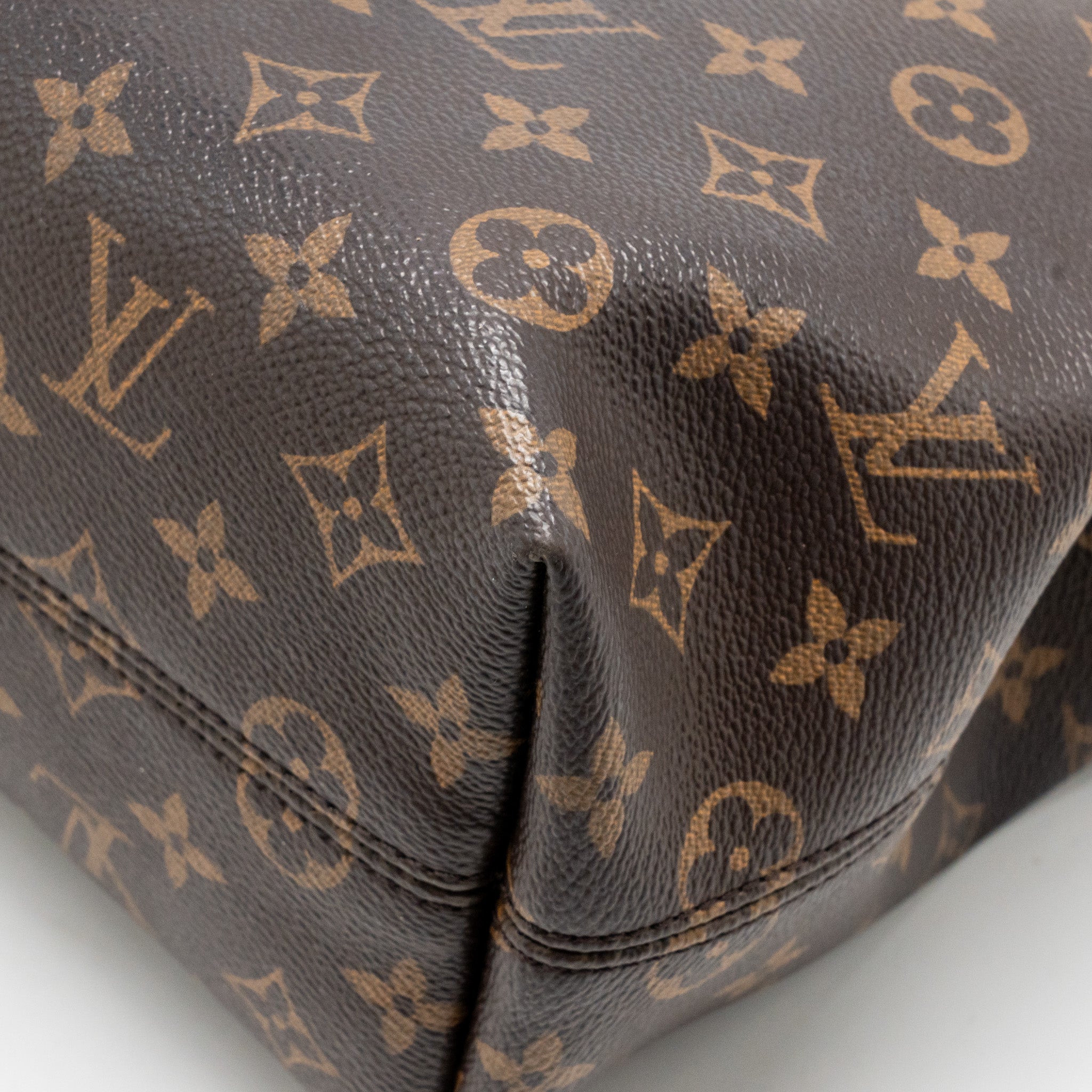 louis-vuitton-coussin-pm-lambskin-black-ghw-copy-1