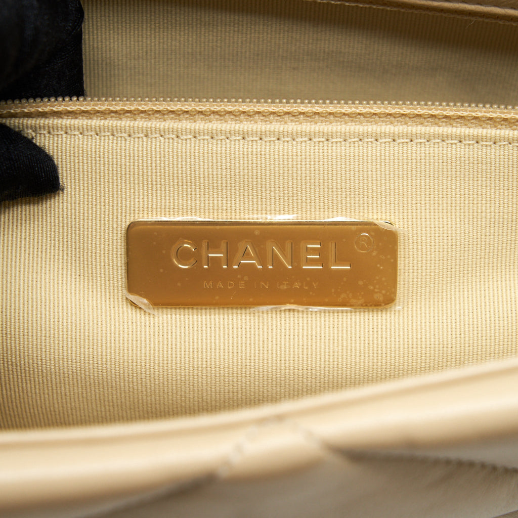 chanel-medium-19-bag-quilted-goatskin-light-beige-gold-silver-hardware-microchip