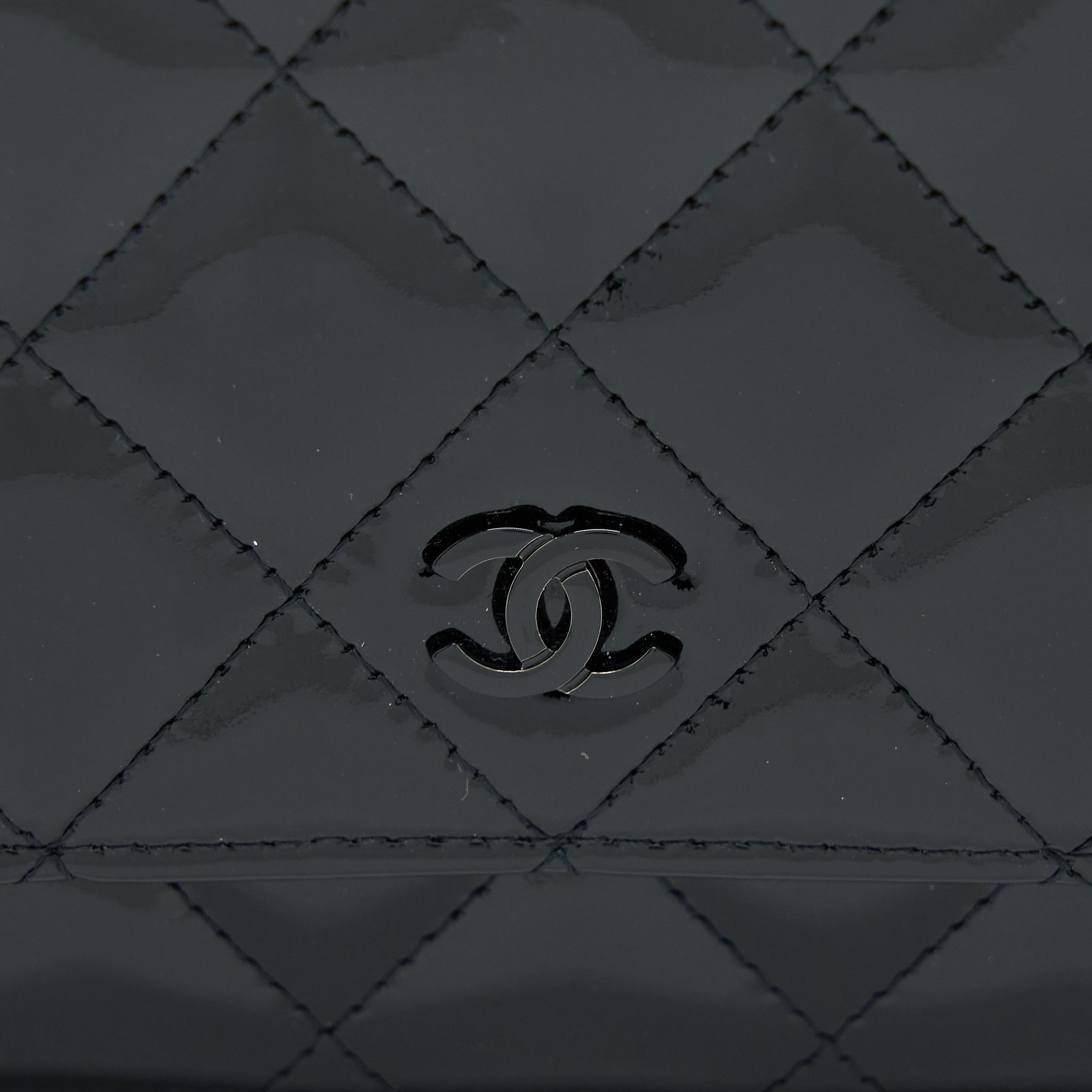 chanel-classic-wallet-on-chain-patent-black-shw