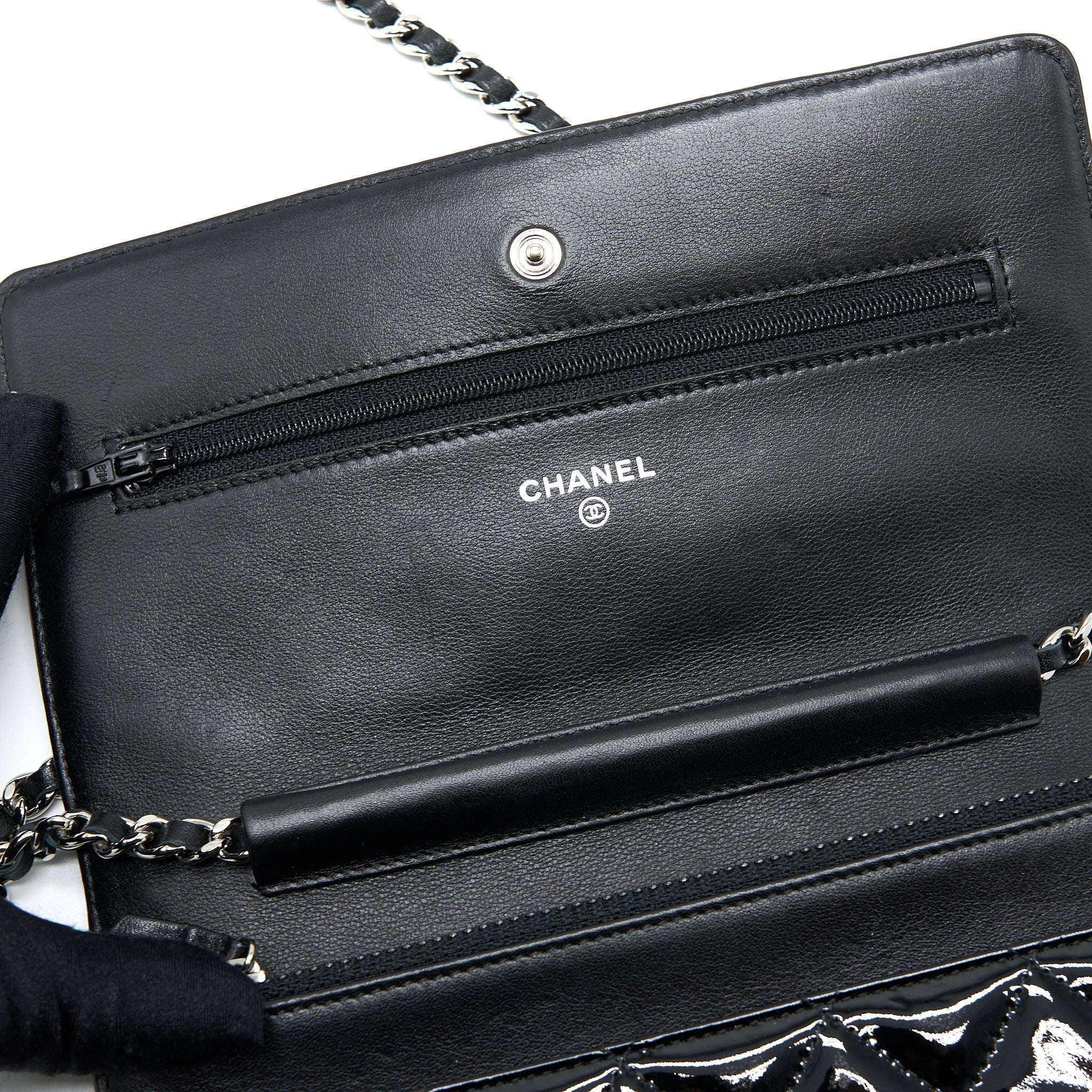 chanel-classic-wallet-on-chain-patent-black-shw