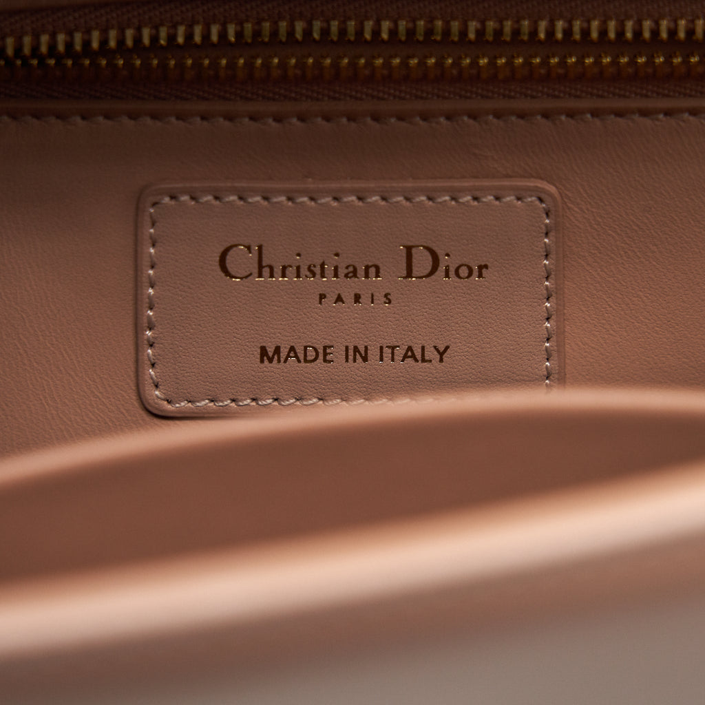 dior-30-montaigne-medium-flap-bag-pink-with-ghw