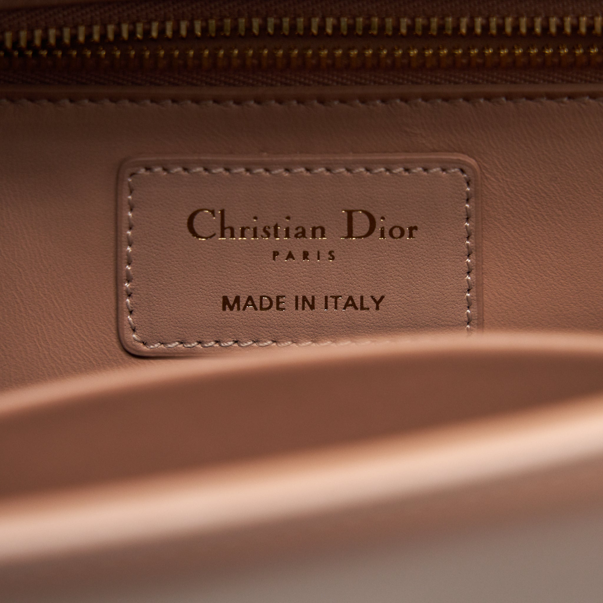 dior-30-montaigne-medium-flap-bag-pink-with-ghw