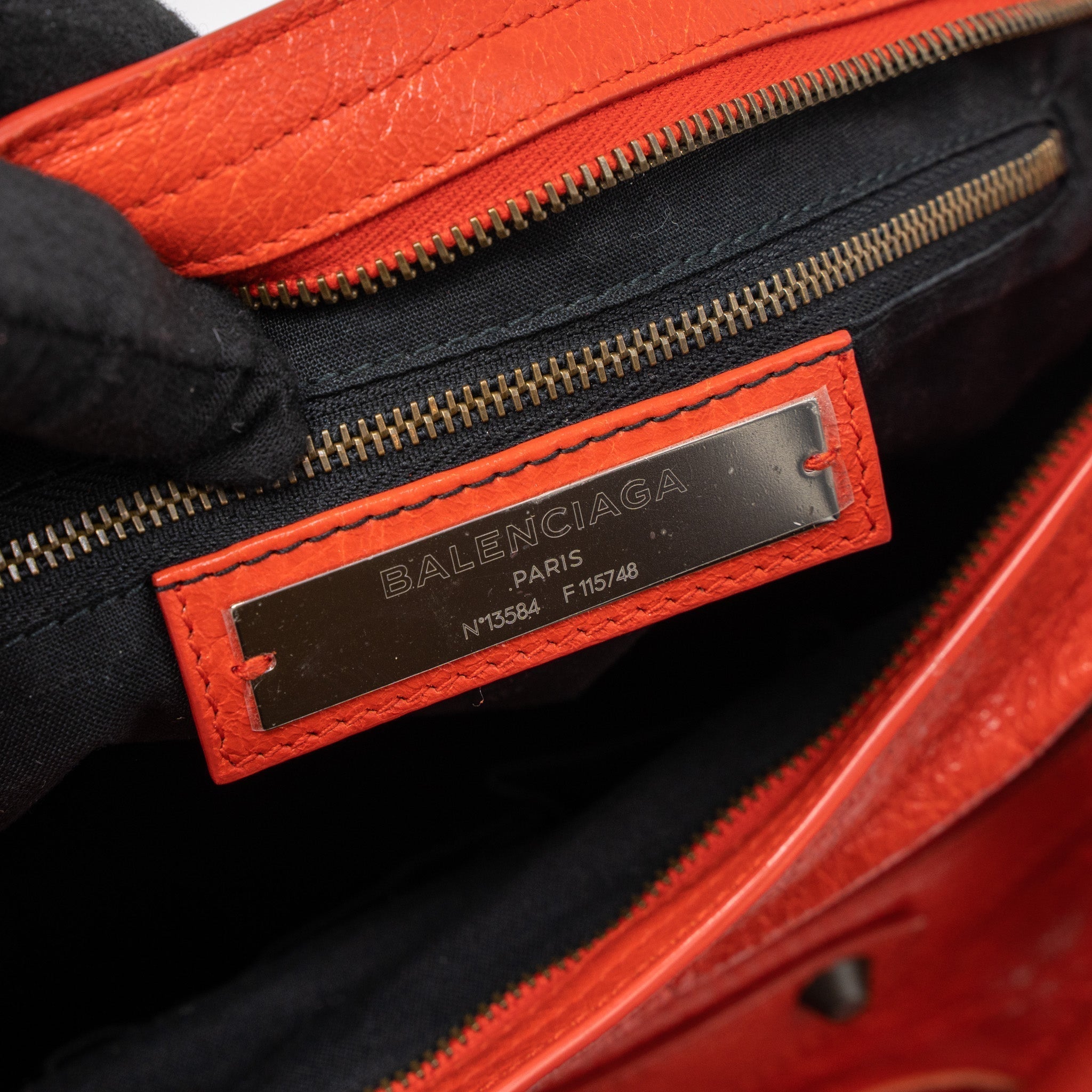 balenciaga-classic-city-bag-nappa-tomato-red-black-hardware