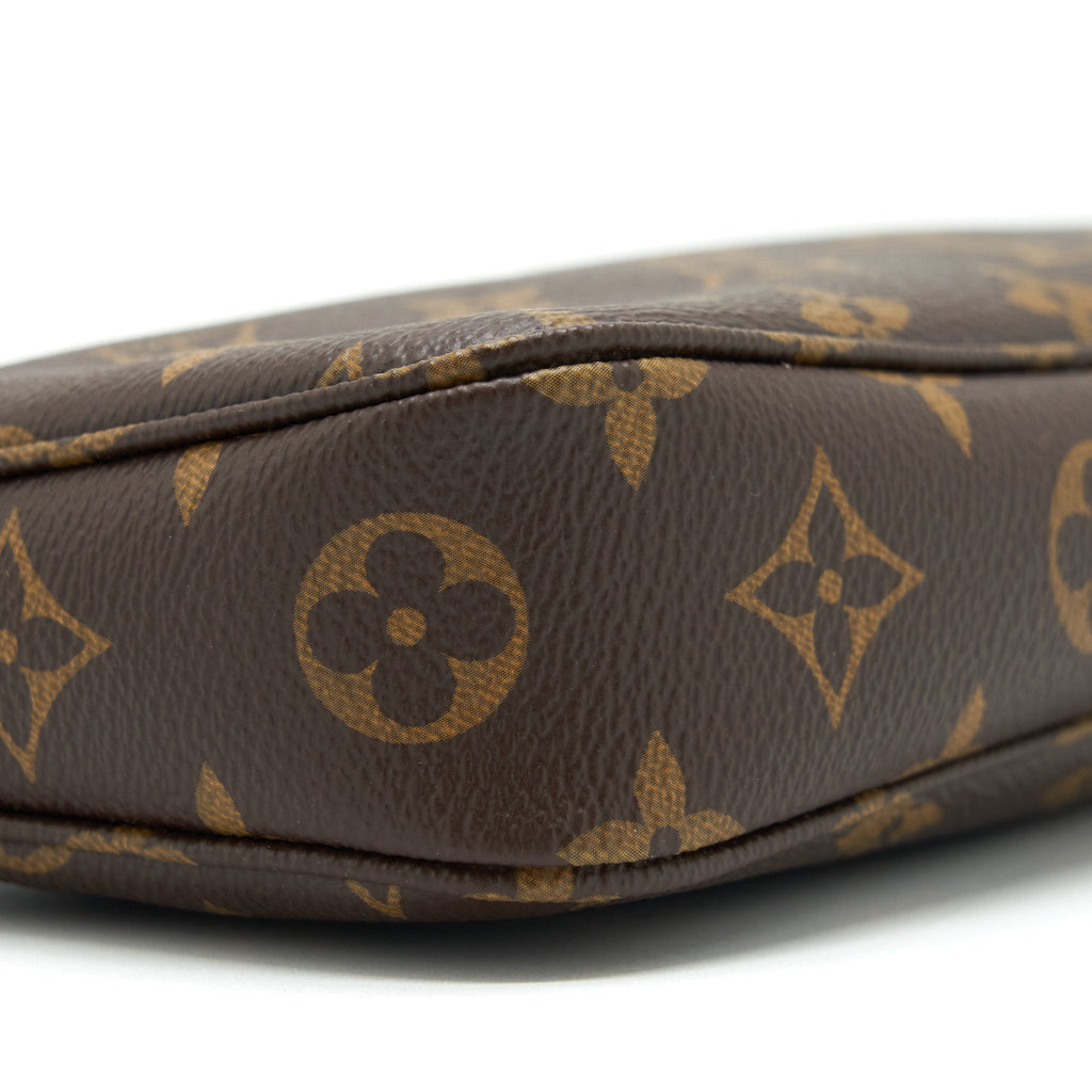 louis-vuitton-pochette-accessories-monogram-canvas-ghw
