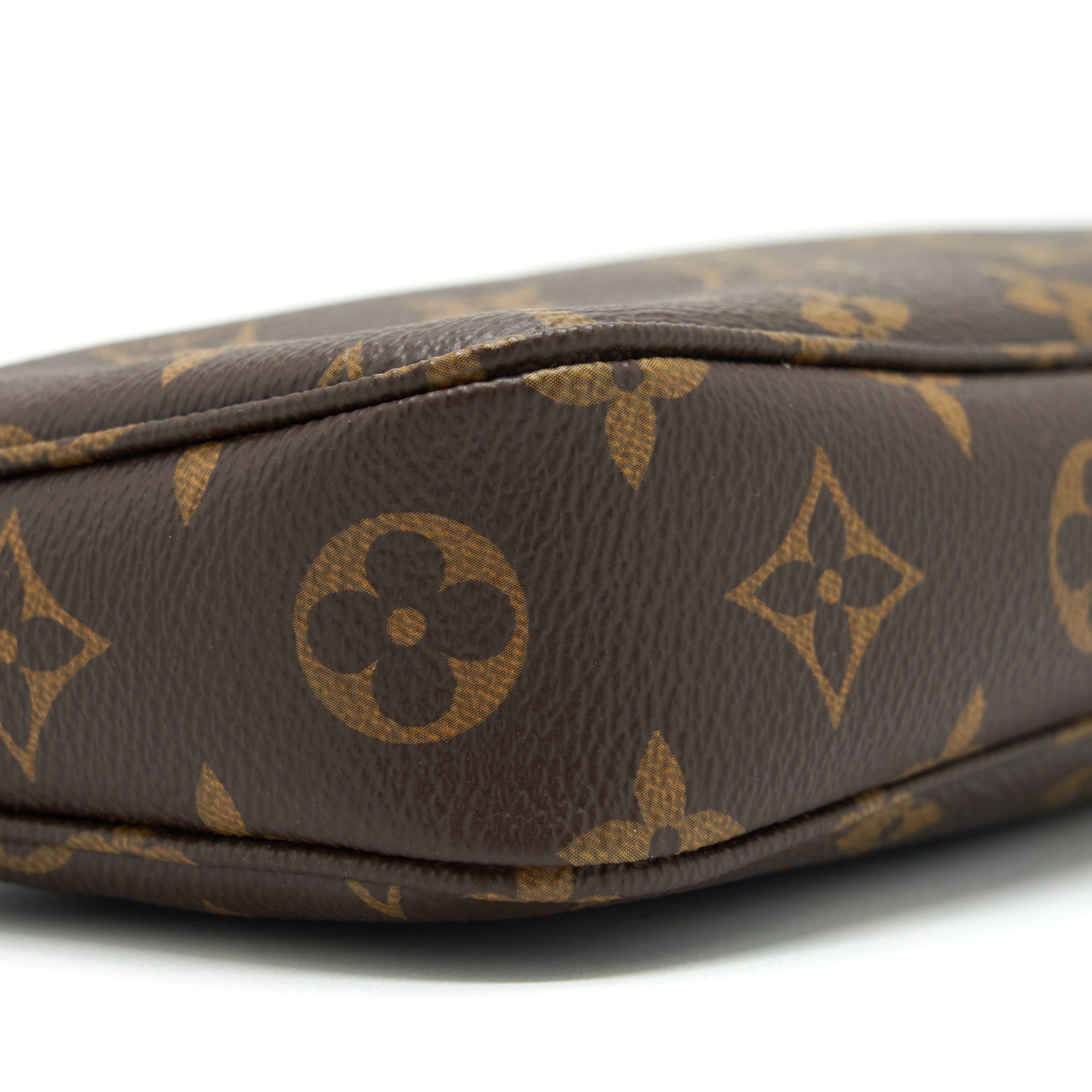 louis-vuitton-pochette-accessories-monogram-canvas-ghw