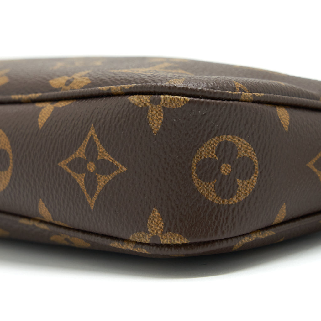 louis-vuitton-pochette-accessories-monogram-canvas-ghw