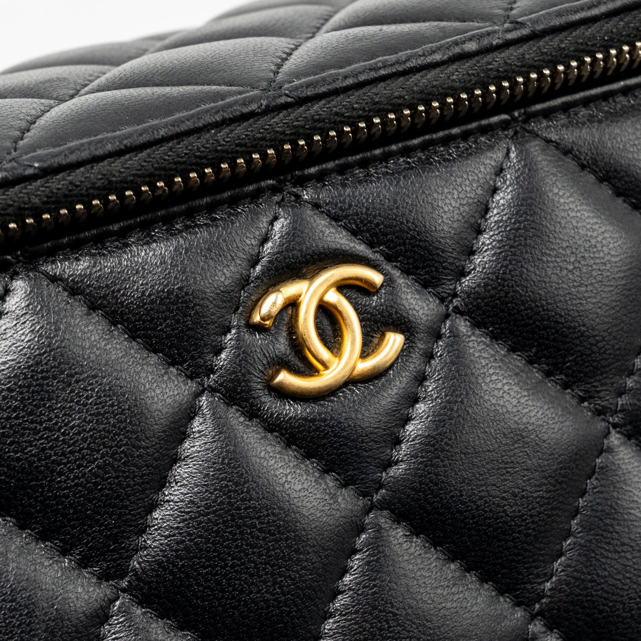 chanel-pearl-crush-long-vanity-with-chain-lambskin-black-ghw