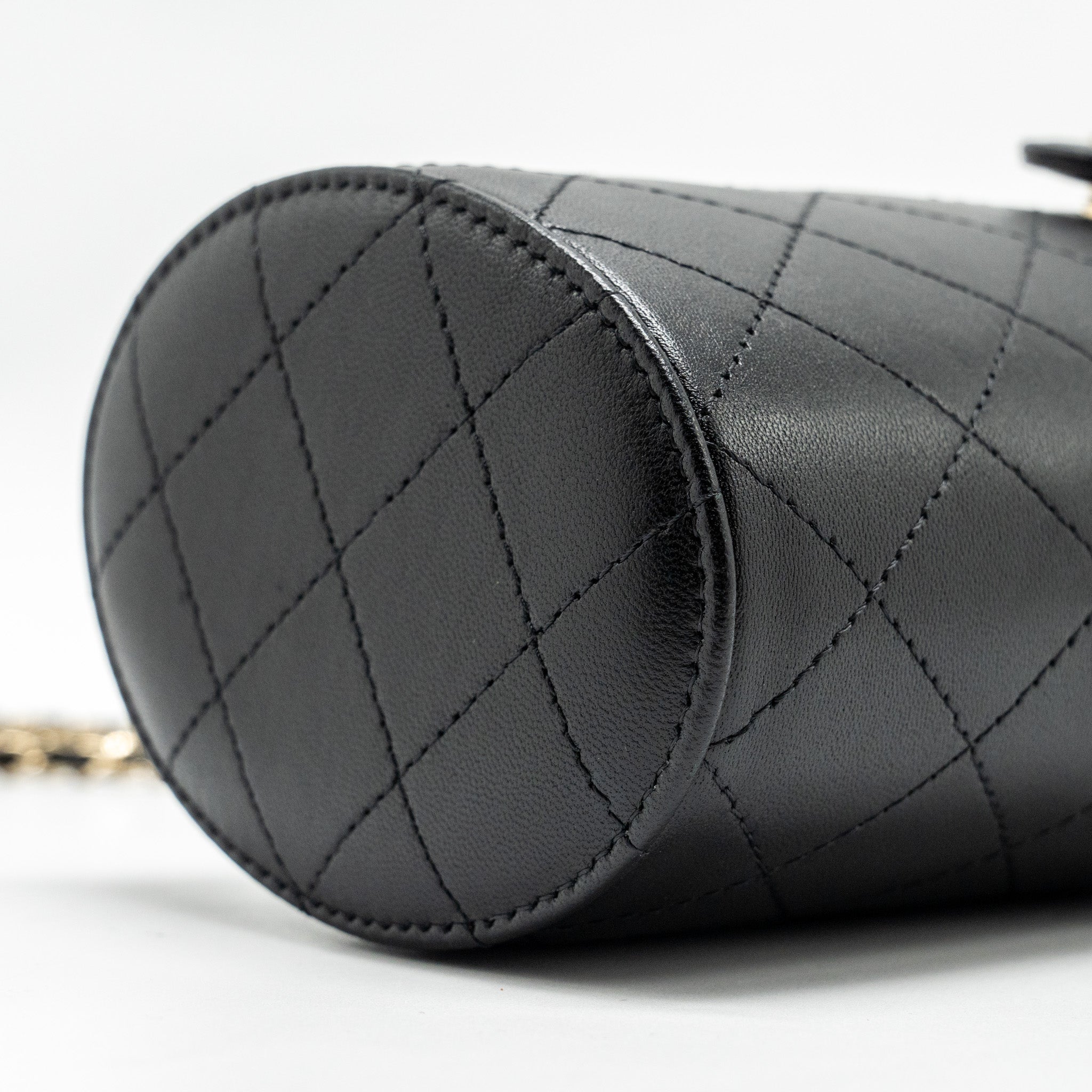 chanel-cc-round-vanity-case-with-chain-lambskin-black-lghw