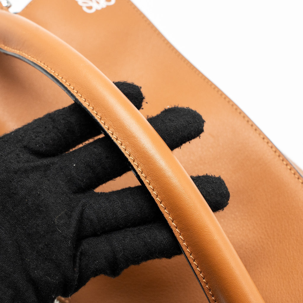 loewe-puzzle-bag-in-classic-calfskin-tan-shw