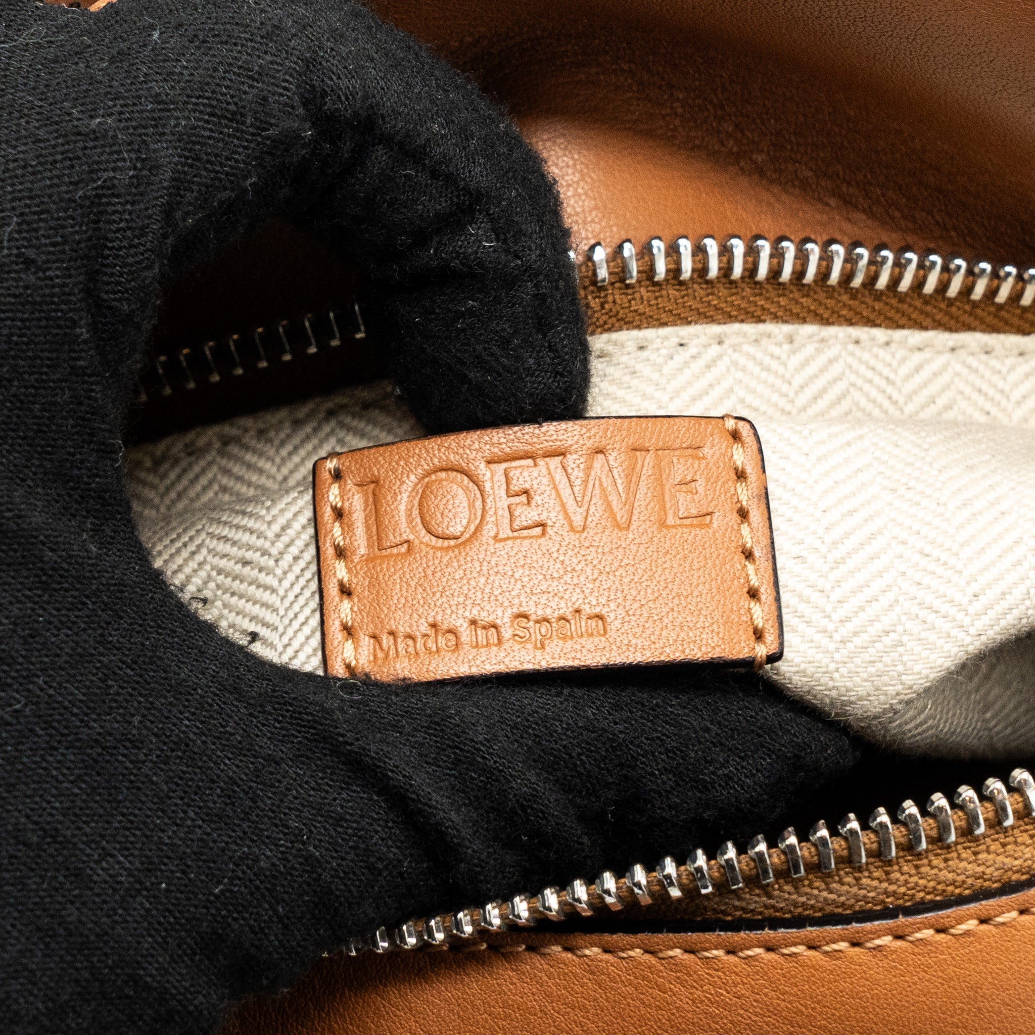 loewe-puzzle-bag-in-classic-calfskin-tan-shw