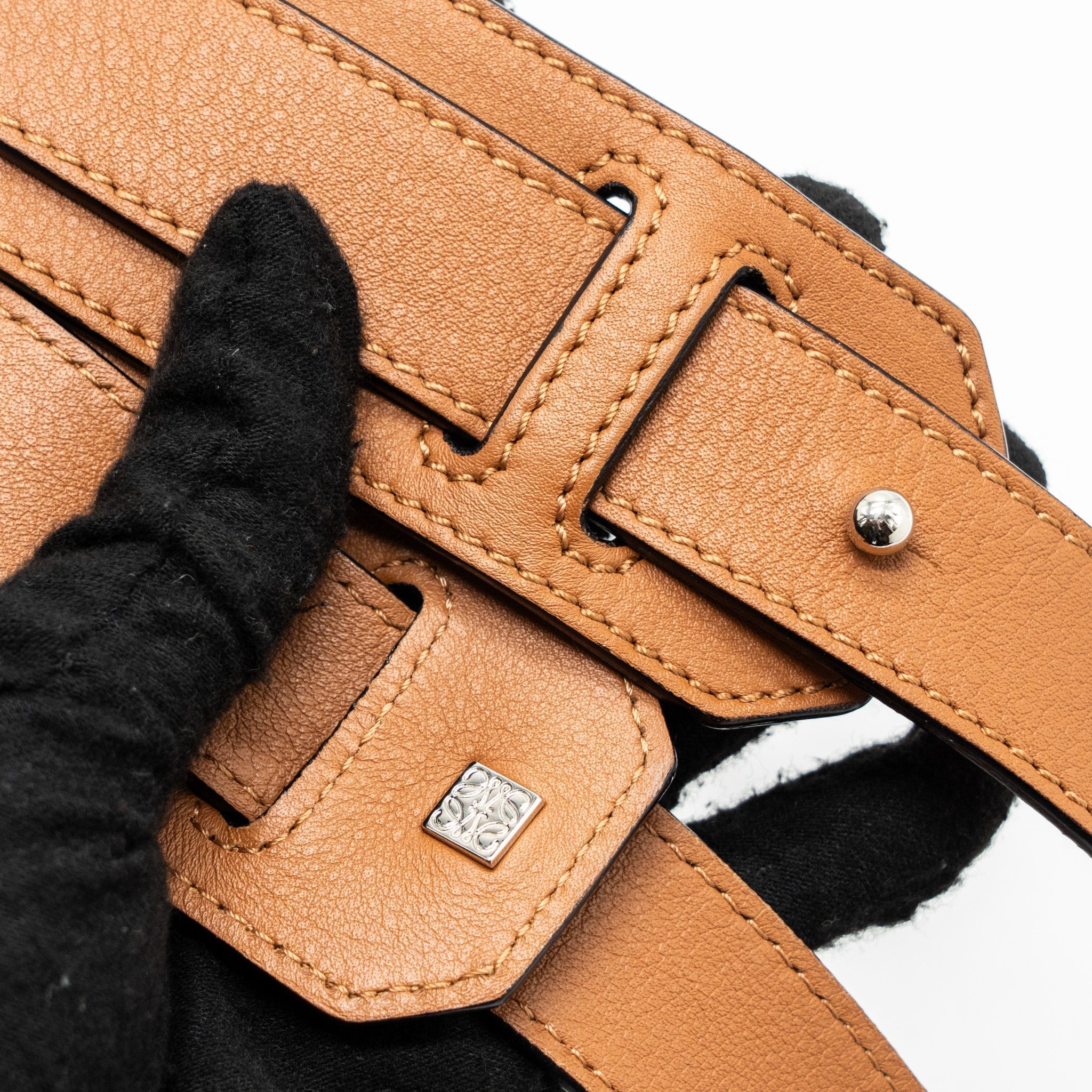 loewe-puzzle-bag-in-classic-calfskin-tan-shw