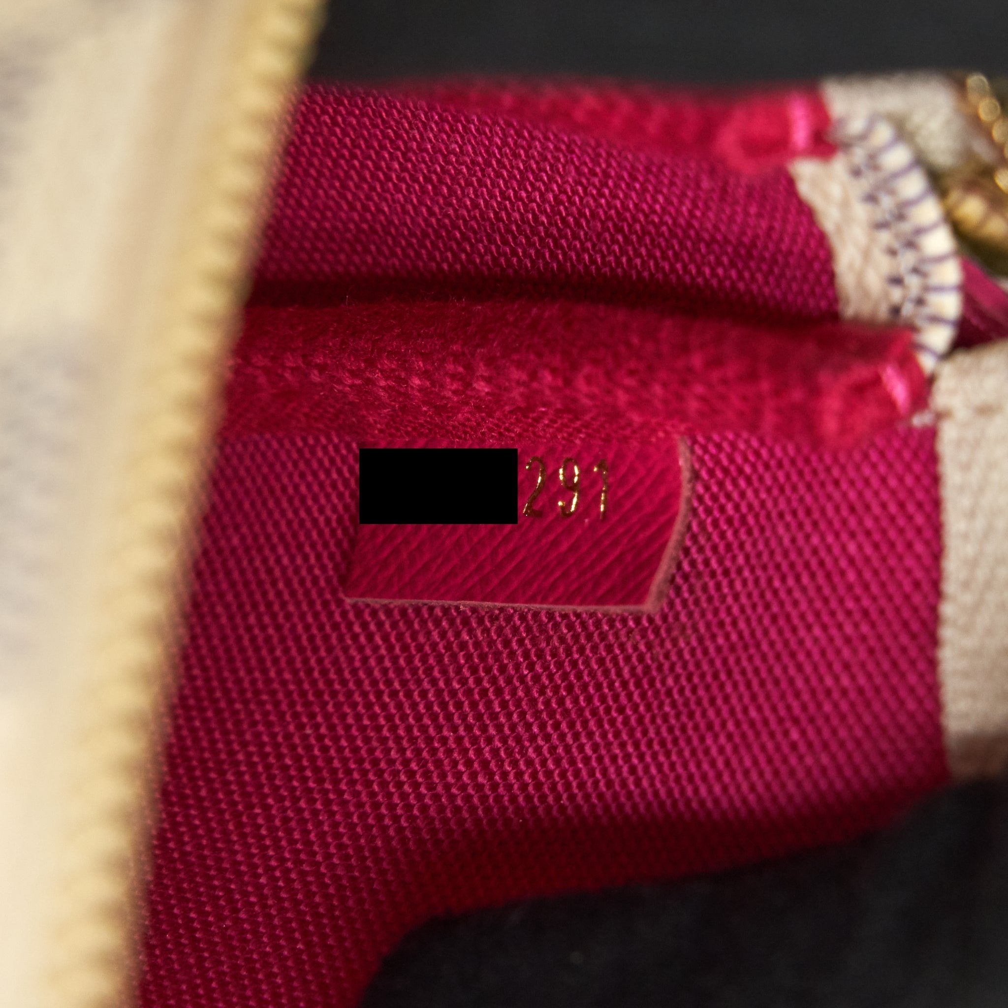 louis-vuitton-christmas-limited-mini-pochette-accessories-damier-azur-canvas
