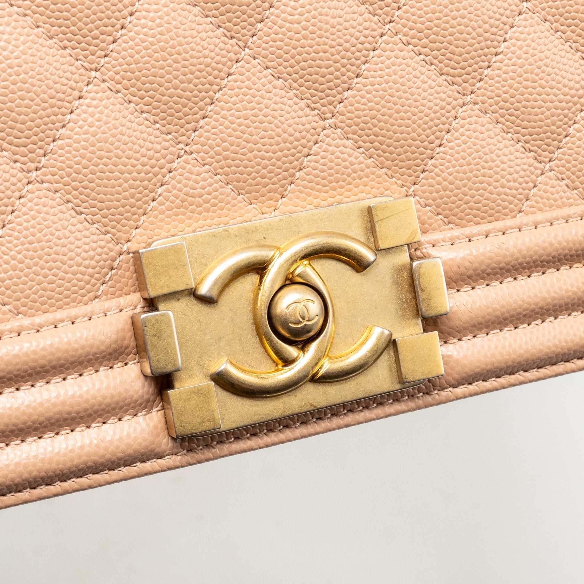 chanel-boy-bag-pink