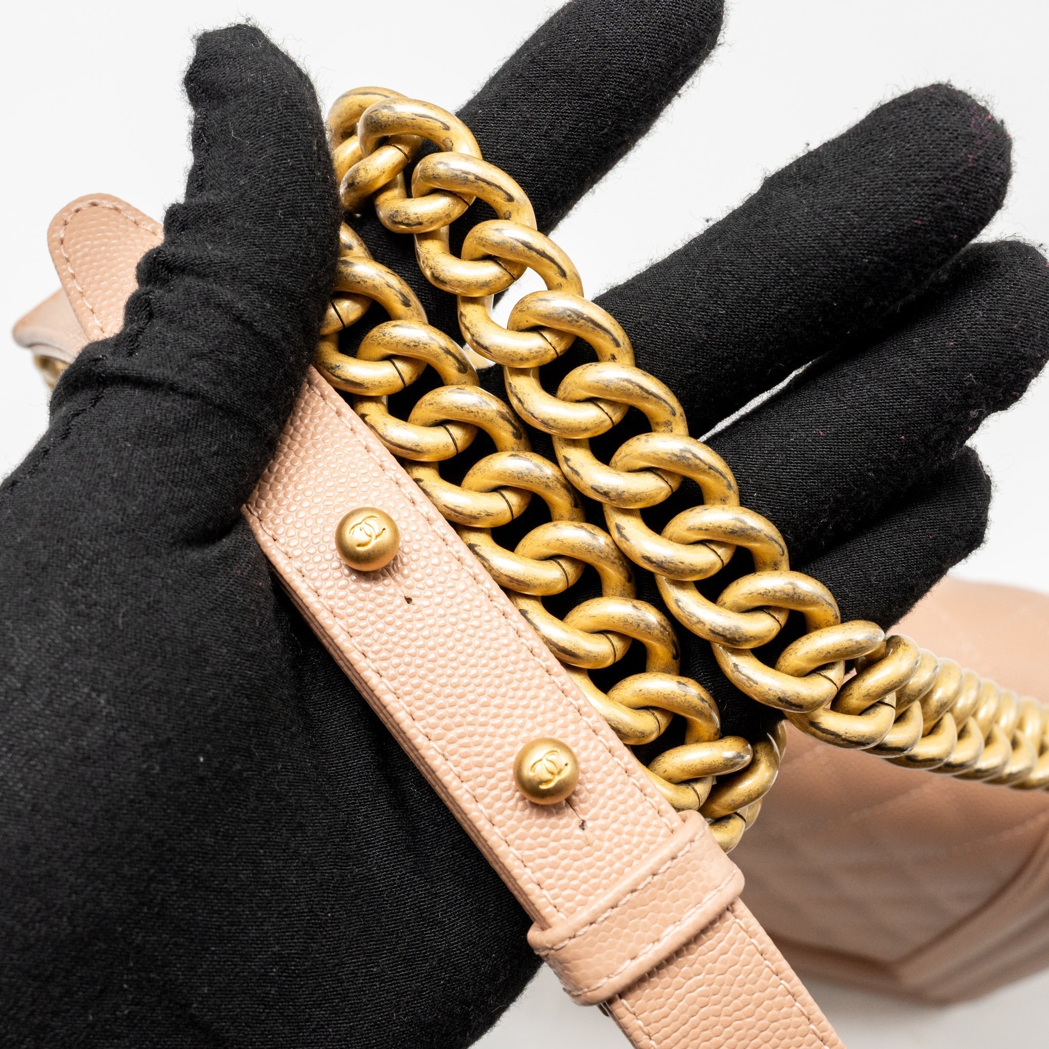 chanel-boy-bag-pink