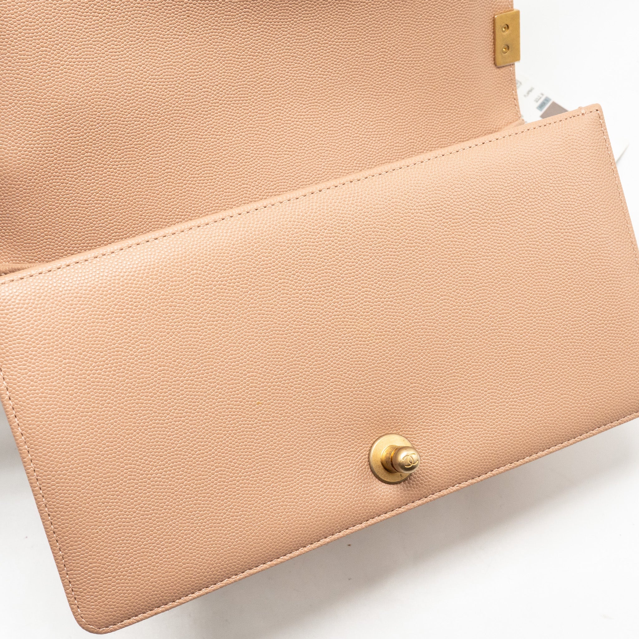 chanel-boy-bag-pink