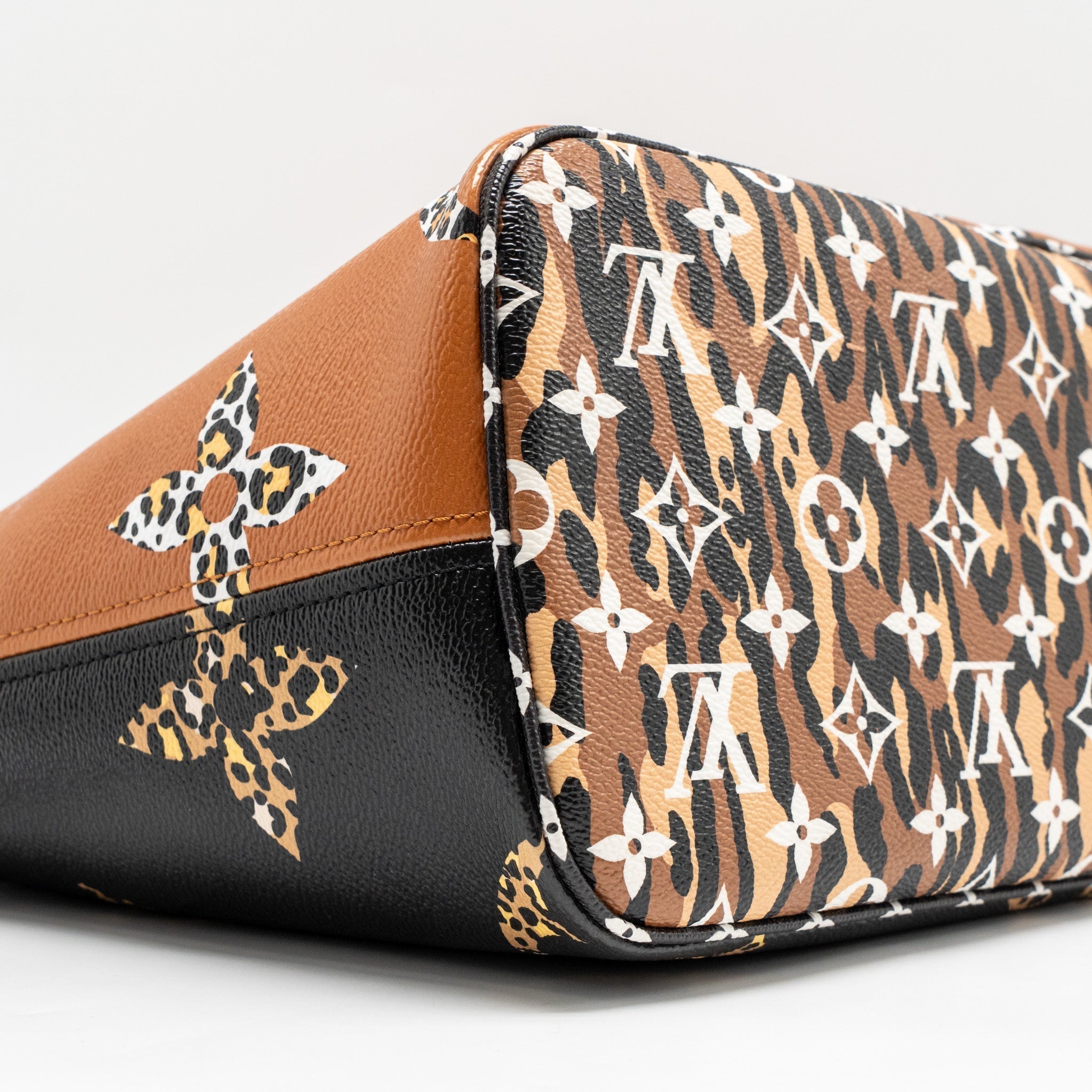 louis-vuitton-neverfull-mm-giant-monogram-canvas-multicolour-ghw-1