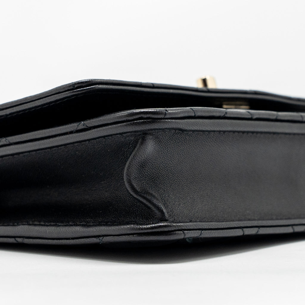 chanel-trendy-cc-wallet-on-chain-lambskin-black-lghw-microchip-copy