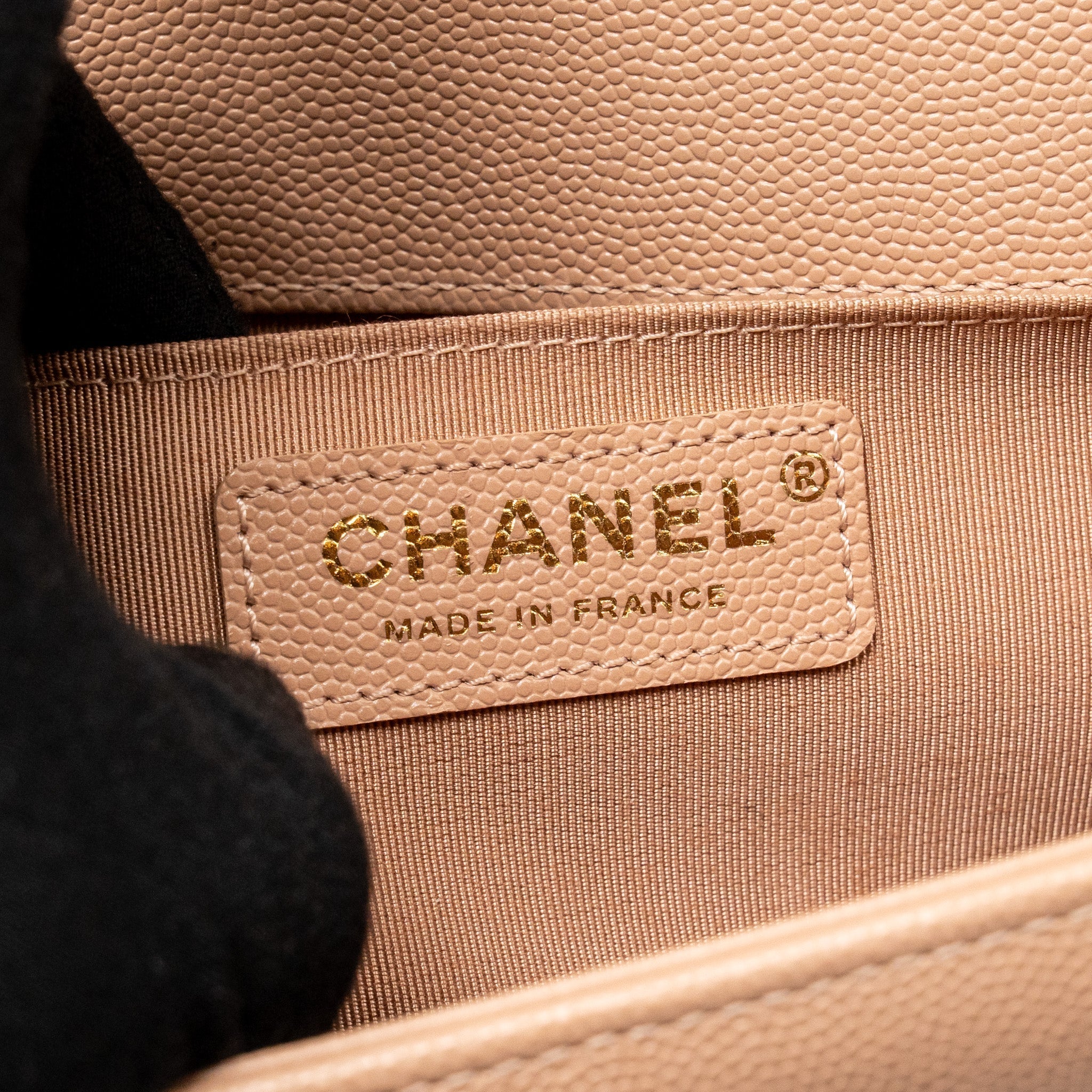 chanel-boy-bag-pink