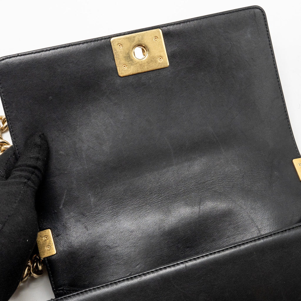 chanel-medium-boy-bag-lambskin-black-ghw-3