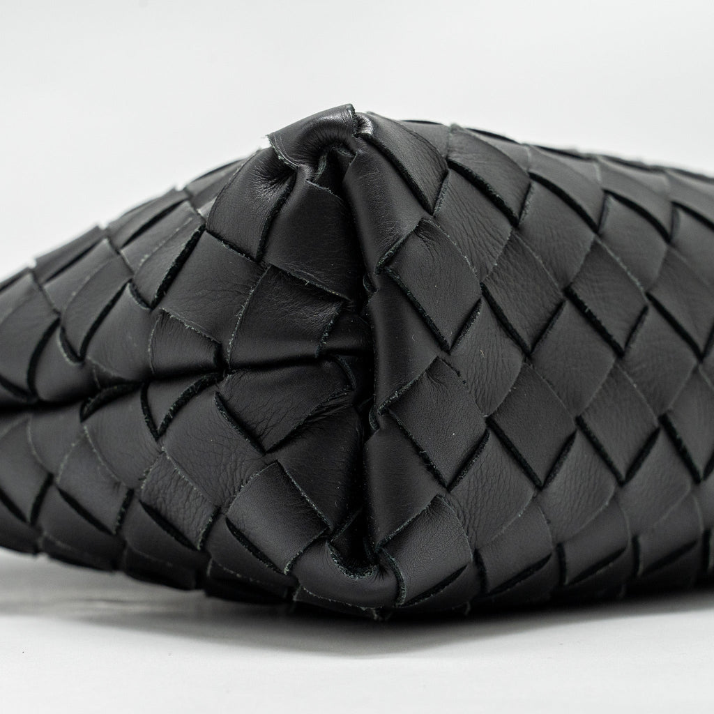 bottega-veneta-intrecciato-pouch-calfskin-black-shw