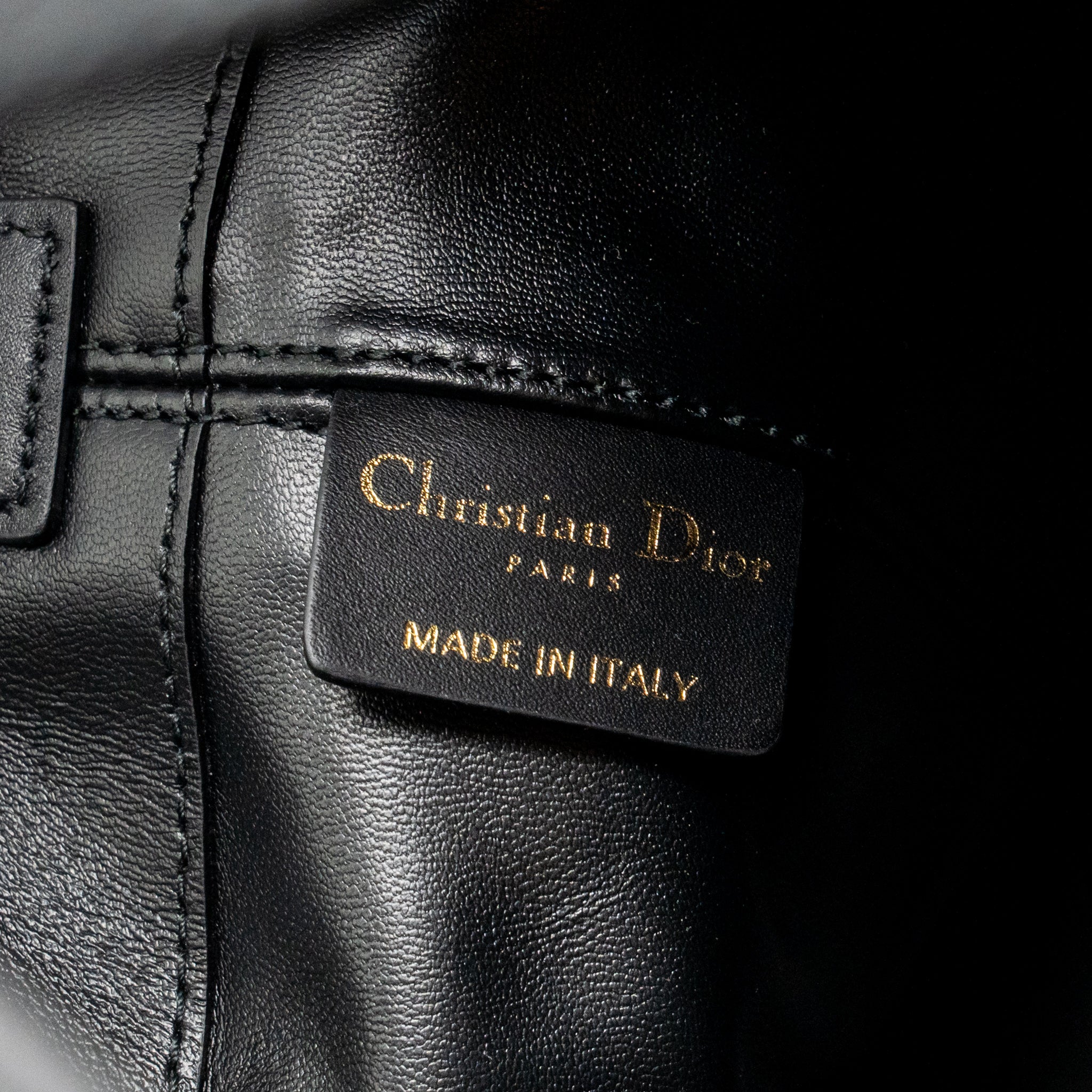 dior-medium-dior-toujours-tote-bag-macrocannage-calfskin-black-lghw-copy