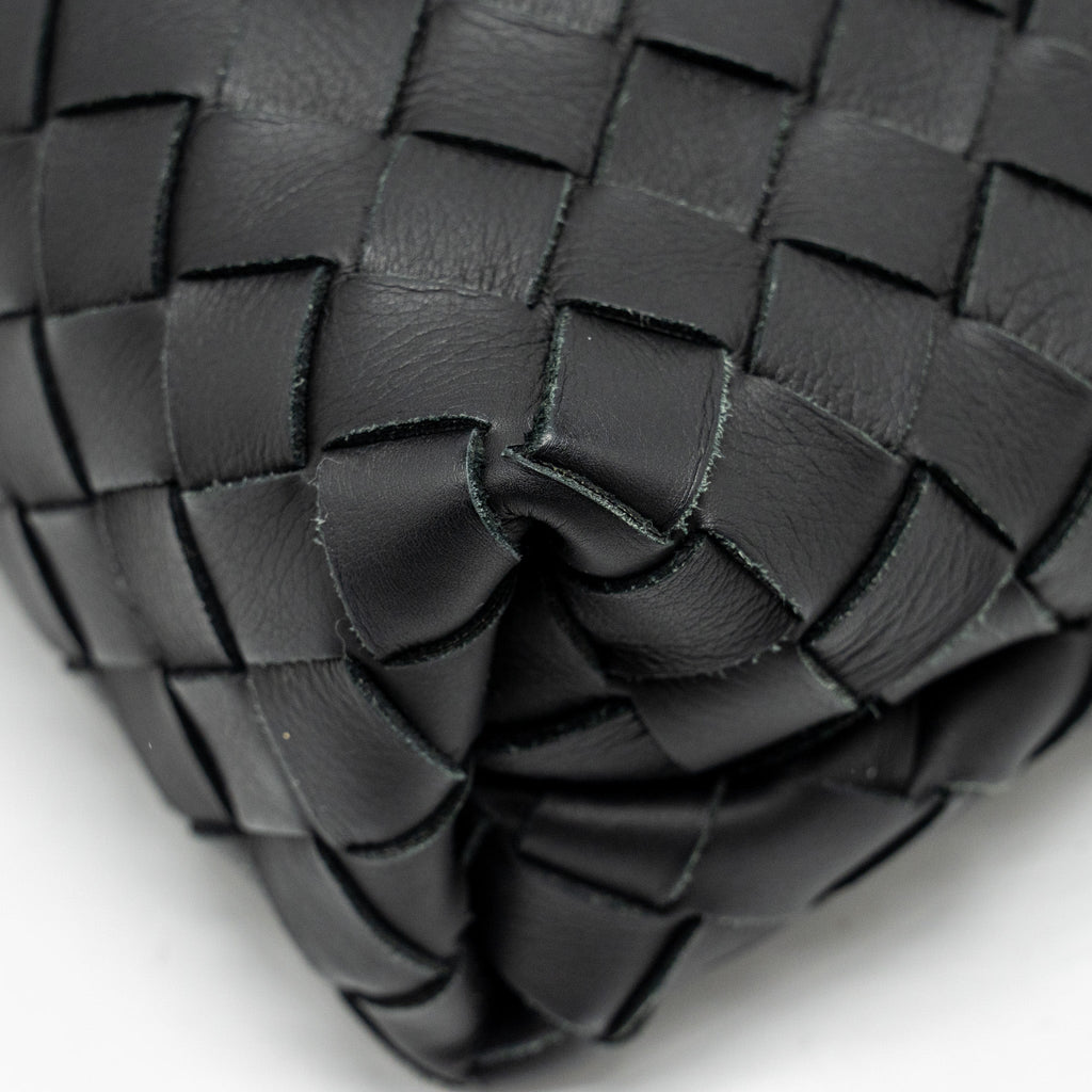 bottega-veneta-intrecciato-pouch-calfskin-black-shw