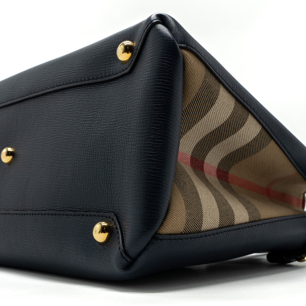 burberry-the-large-banner-bag-calfskin-dark-blue-multicolour-ghw