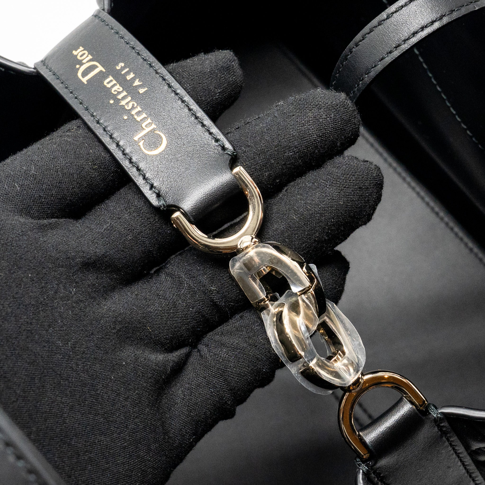 dior-medium-dior-toujours-tote-bag-macrocannage-calfskin-black-lghw-copy