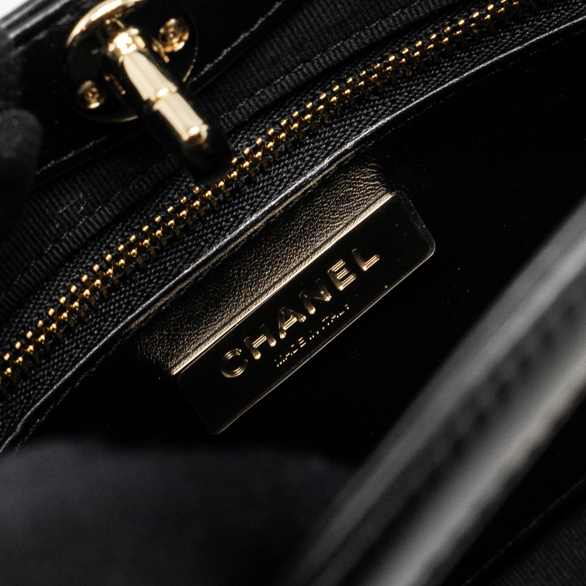 chanel-23a-mini-31-bag-calfskin-black-lghw-microchip