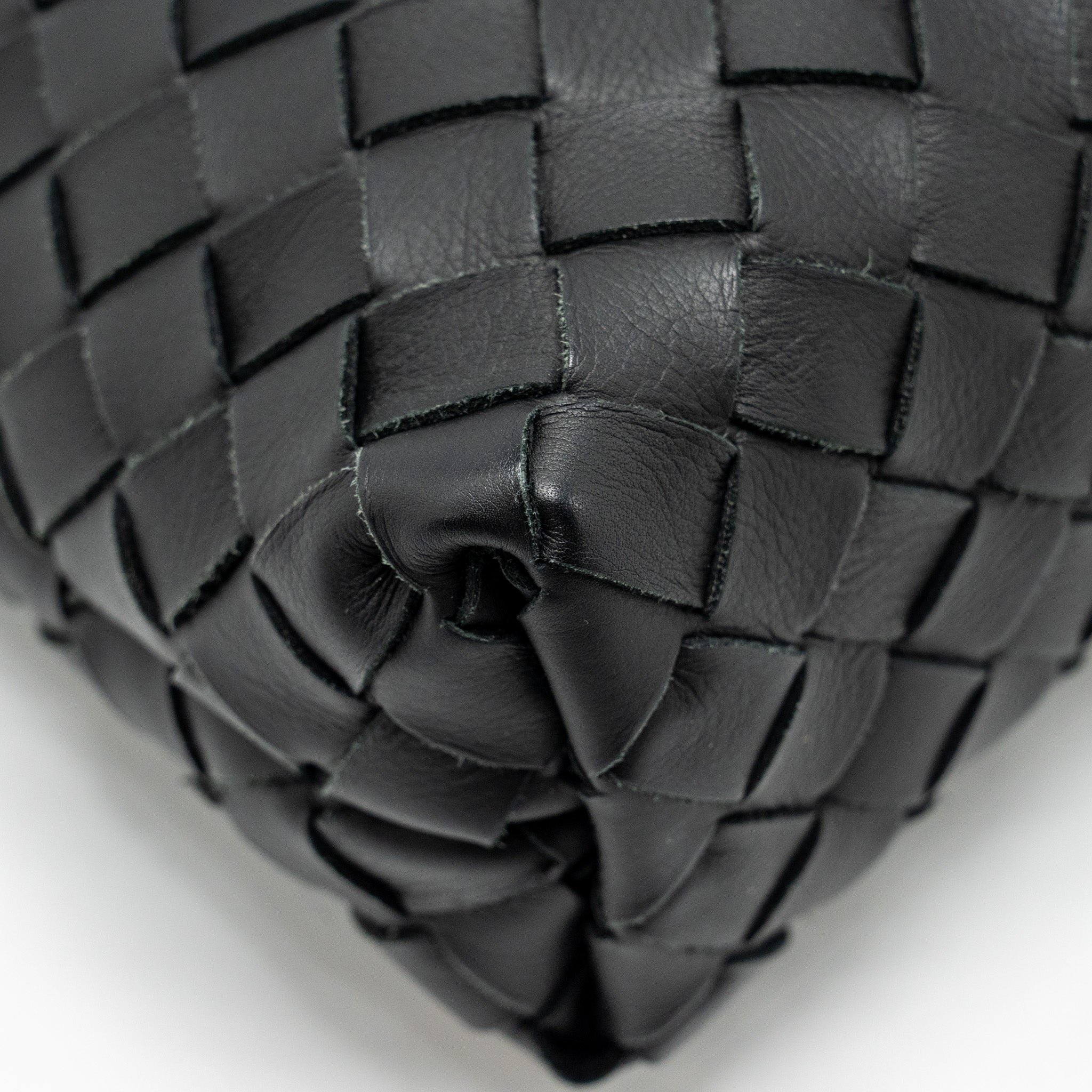 bottega-veneta-intrecciato-pouch-calfskin-black-shw