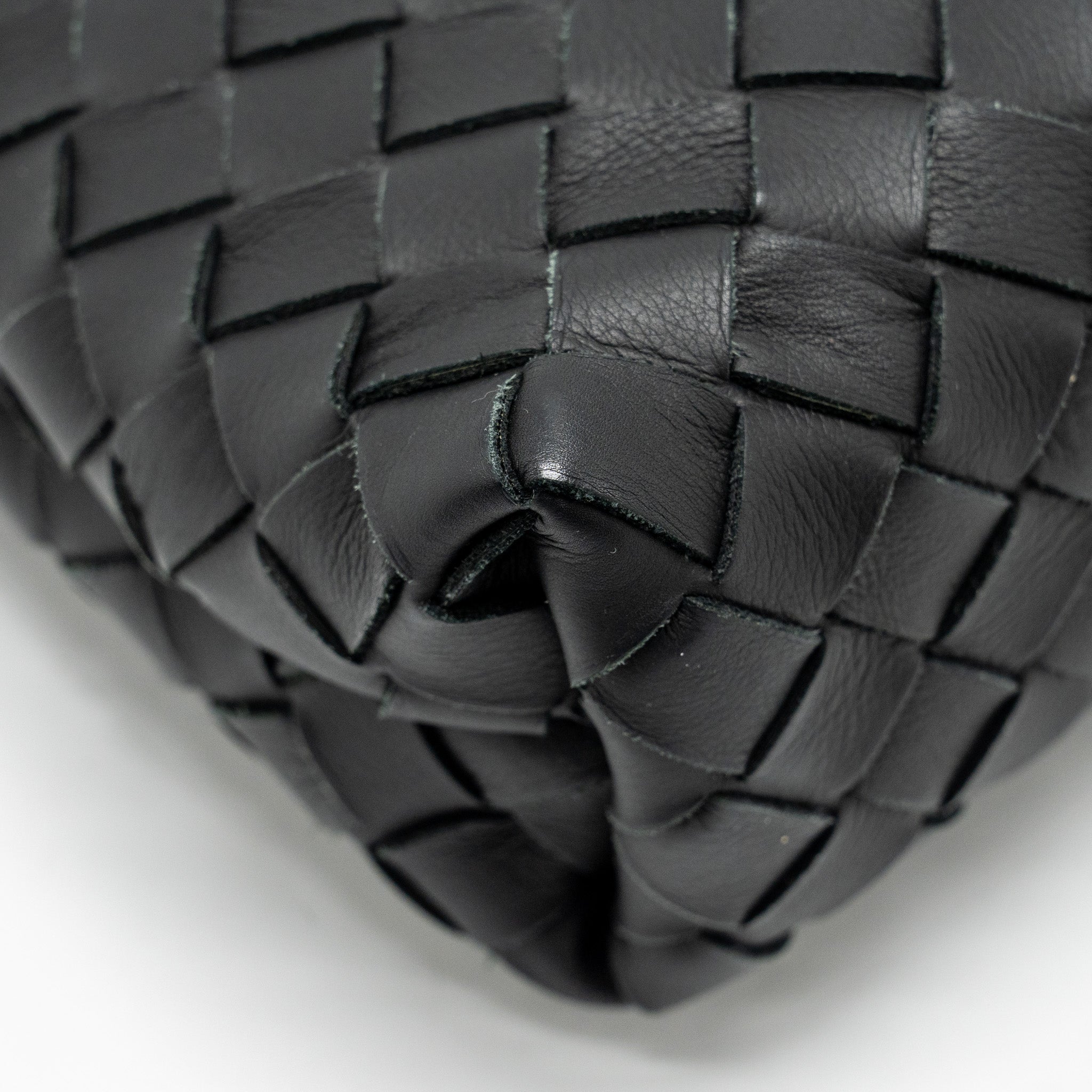 bottega-veneta-intrecciato-pouch-calfskin-black-shw
