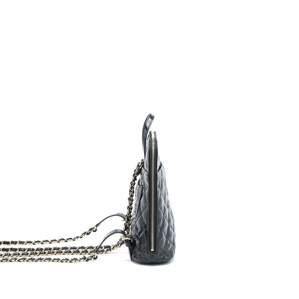 chanel-22a-quilted-backpack-shiny-calfskin-black-lghw