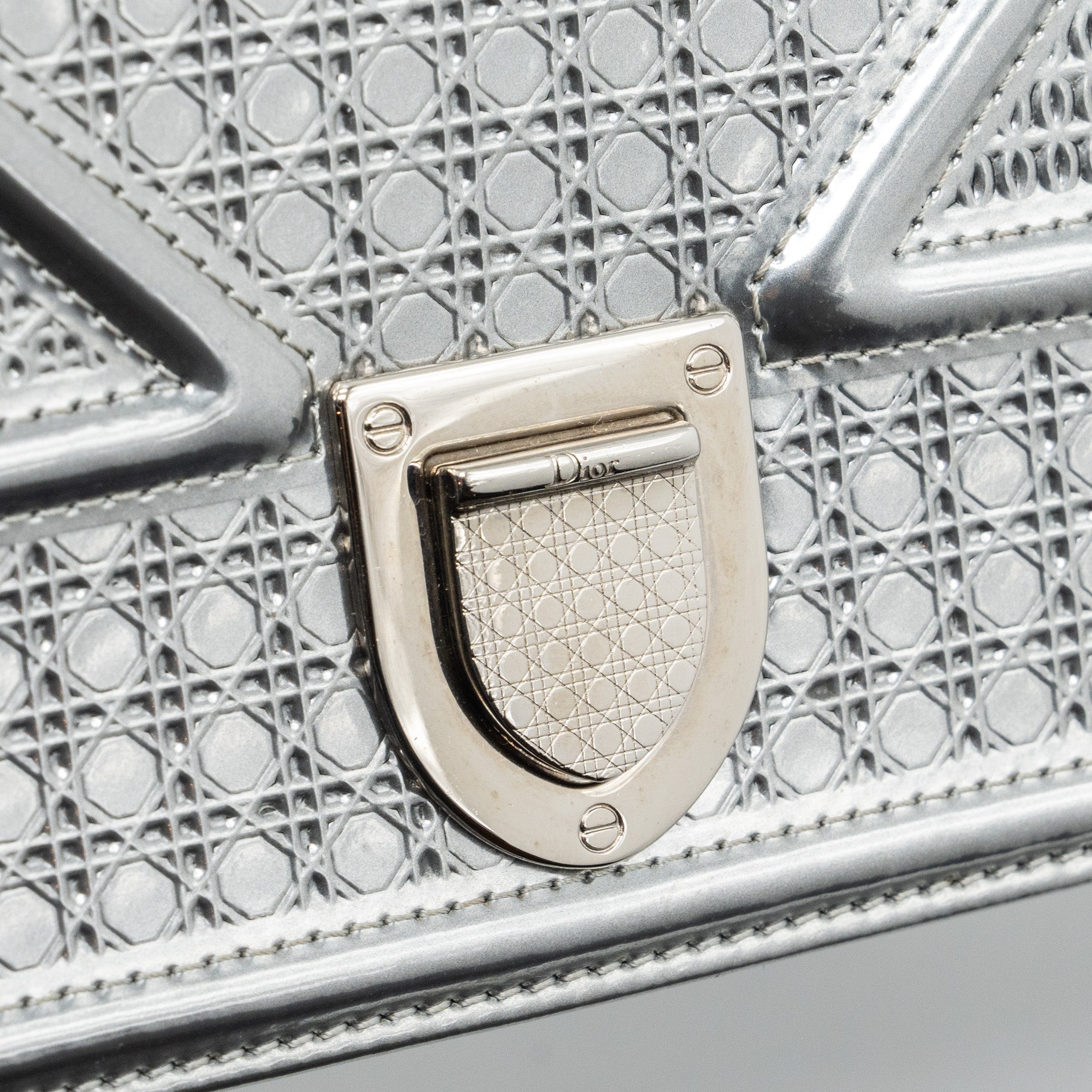 dior-diorama-wallet-on-chain-patent-metallic-silver-shw-1
