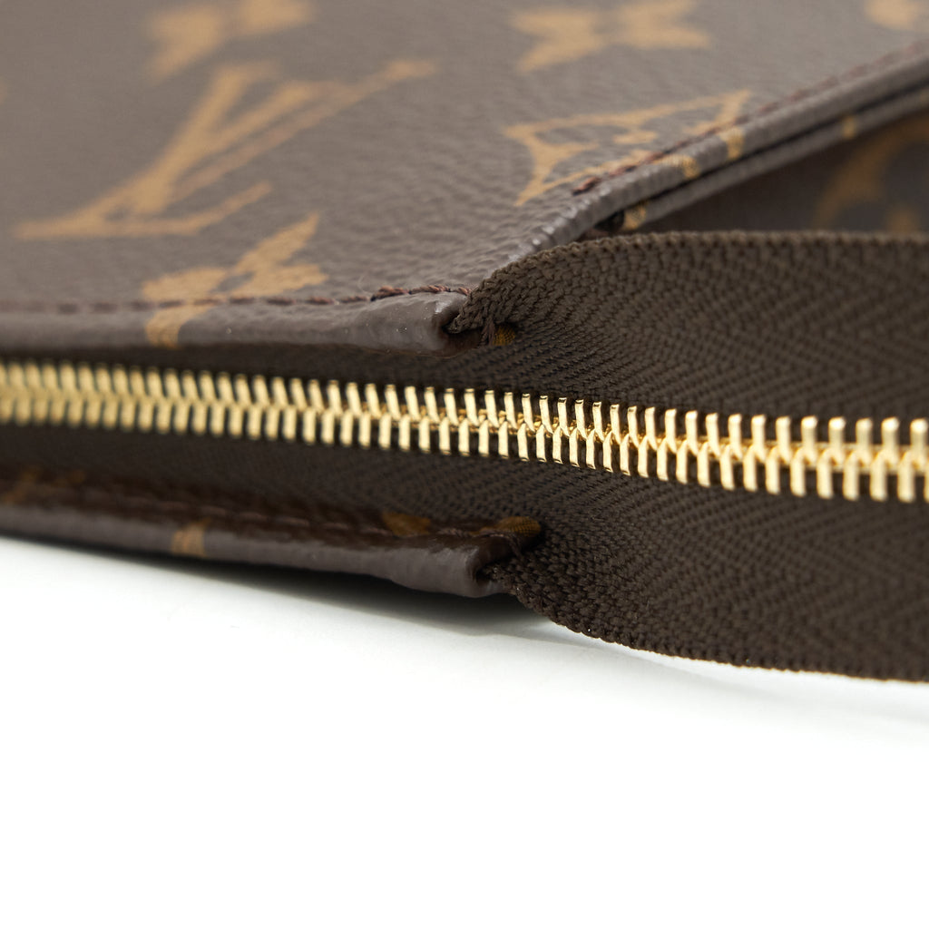 louis-vuitton-toiletry-pochette-26-monogram-canvas-3