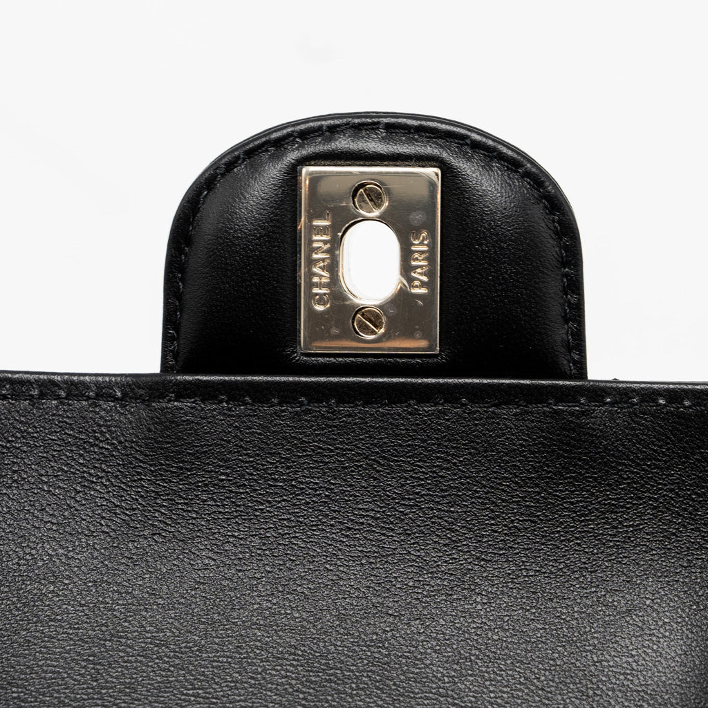 chanel-22s-heart-bag-lambskin-black-lghw-microchip-2